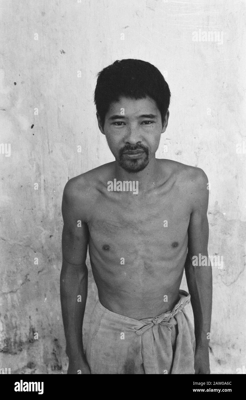 Moschani Tap Tan An e Tan Tjian Loe a Glodok Annotazione: Moschani (taiwanese) servito nell'esercito giapponese. Questi due sono probabilmente deportati alla Repubblica e poi presi prigionieri. Glodok è una prigione a Batavia Data: 19 gennaio 1948 luogo: Indonesia Indie Orientali olandesi Foto Stock