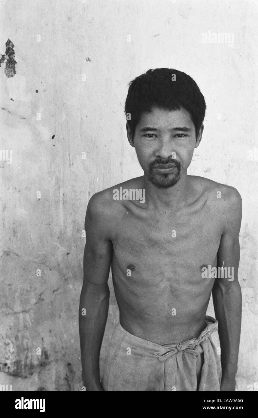 Moschani Tap Tan An e Tan Tjian Loe a Glodok Annotazione: Moschani (taiwanese) servito nell'esercito giapponese. Questi due sono probabilmente deportati alla Repubblica e poi presi prigionieri. Glodok è una prigione a Batavia Data: 19 gennaio 1948 luogo: Indonesia Indie Orientali olandesi Foto Stock