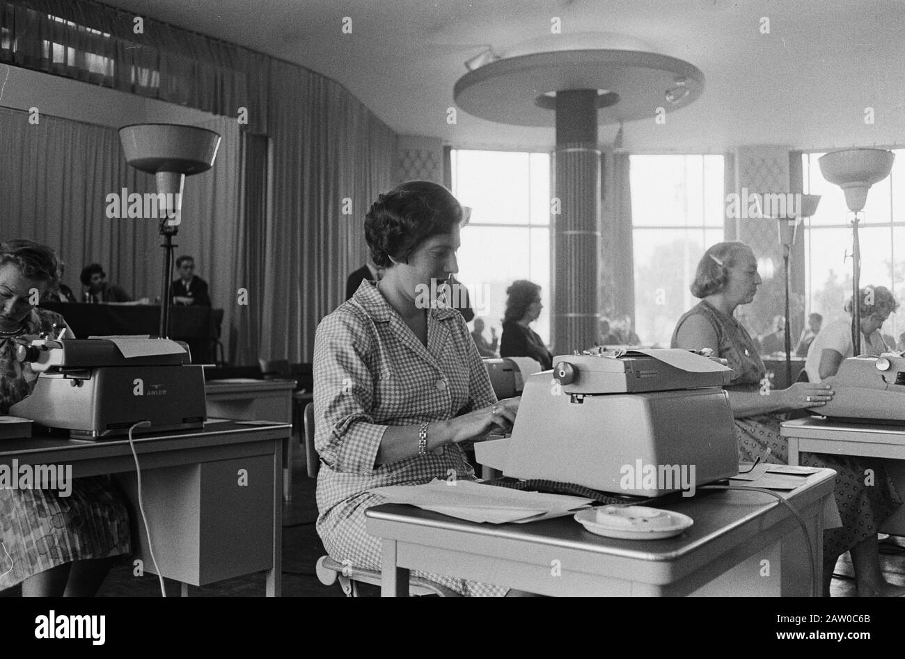 Campionati Nazionali Di Scrivere. Il campione dello scorso anno Sig.ra JC Machwirth Ax al lavoro / Data: 21 settembre 1963 Parole Chiave: Campionati, scrivere a macchina Foto Stock