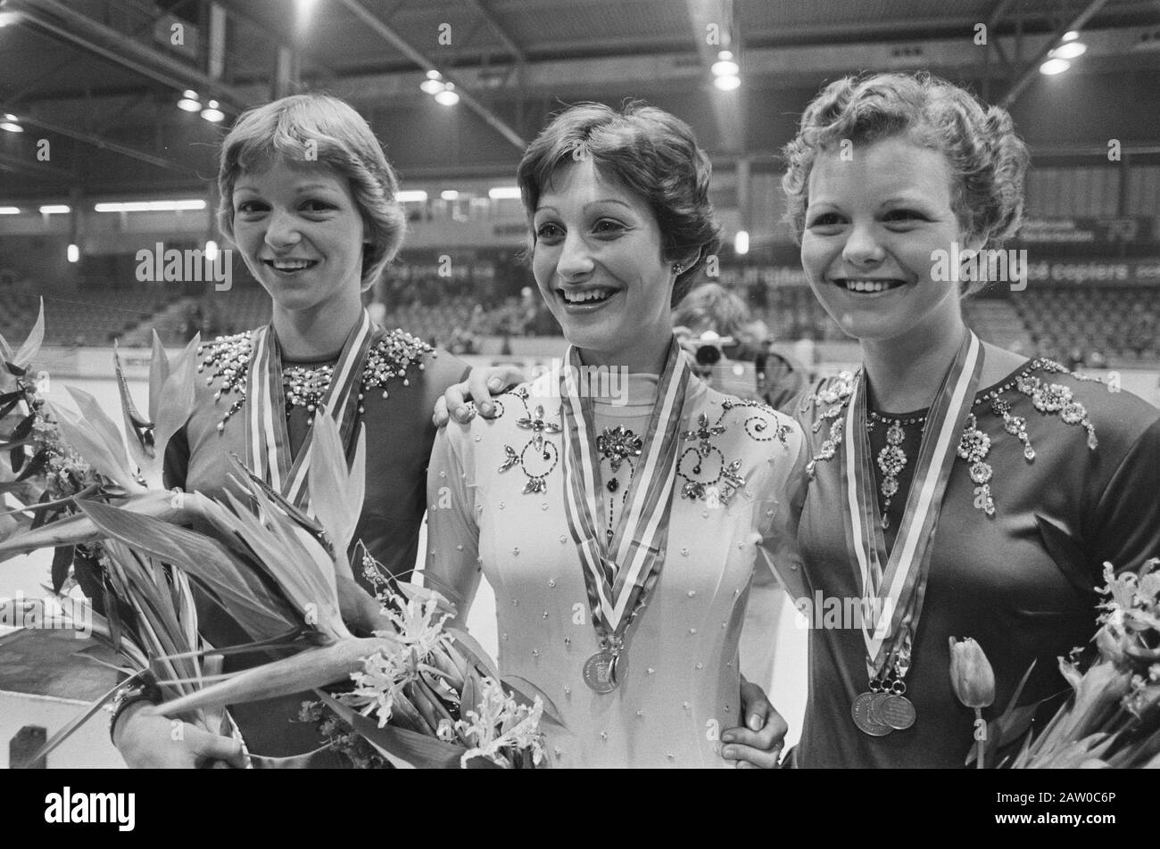Campionati nazionali pattinare, l'Aia; v.n.r. Anne Marie Verlaan (2nd), Diane Lion (1st) E Sophia Verlaan (3) Data: 4 Gennaio 1976 Luogo: L'Aia, Olanda Del Sud Parole Chiave: Campionati, Skating Person Nome: Diane Leo Foto Stock