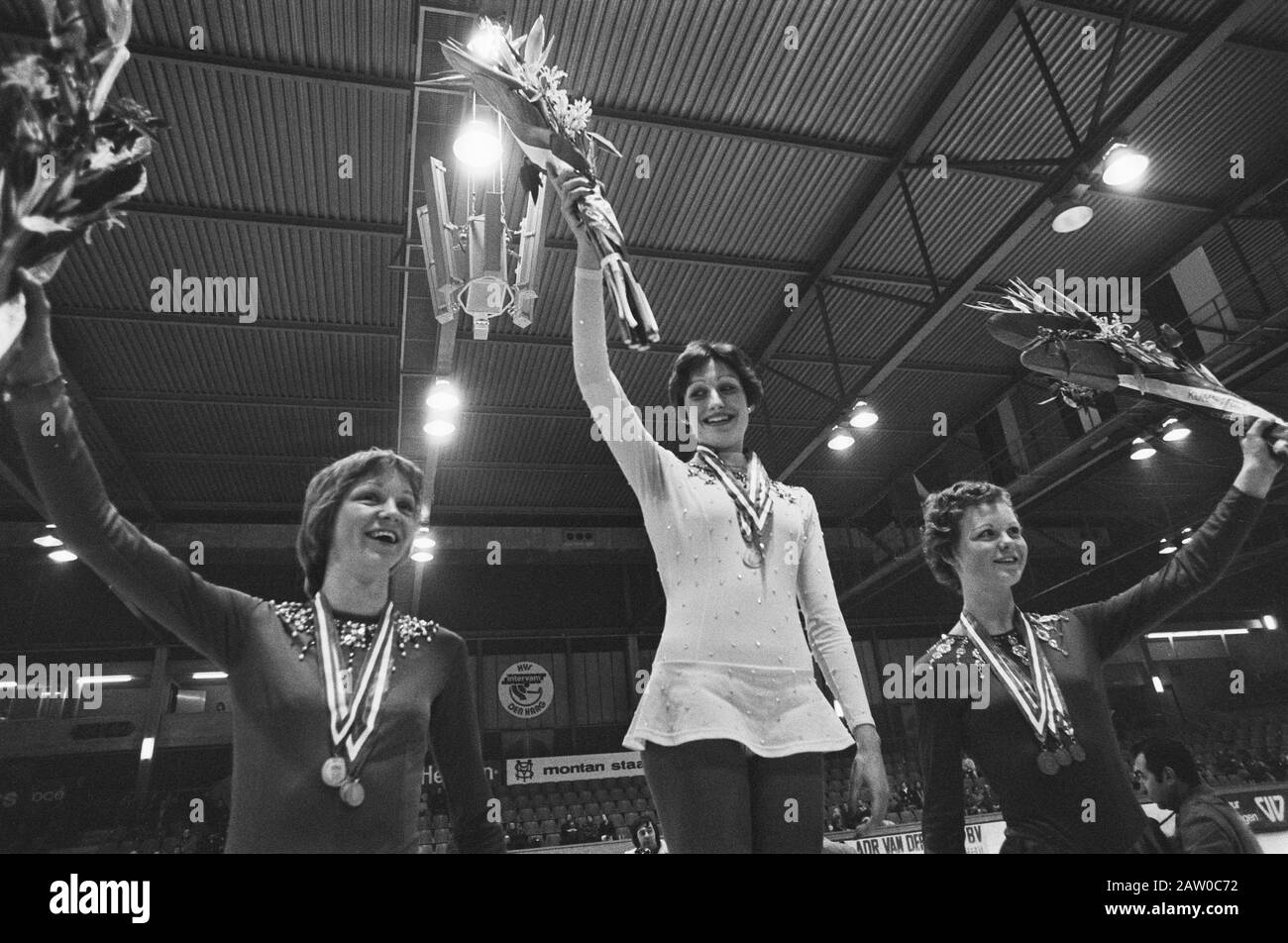 Campionato nazionale pattinaggio, l'Aia; cerimonia (vedi 283 433) Data: 4 gennaio 1976 luogo: L'Aia, Olanda del Sud Parole Chiave: Campionati, tributi, pattinaggio Foto Stock