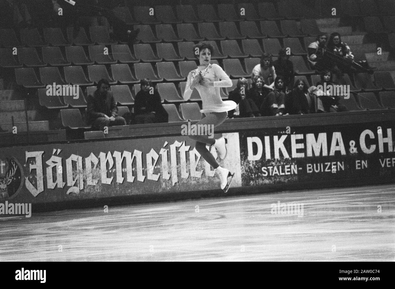 Campionati nazionali pattinaggio di figura, l'Aia; Diane Lion in azione Data: 4 gennaio 1976 Località: L'Aia, Olanda del Sud Parole Chiave: Campionati, pattinaggio Nome Persona: Diane Leo Foto Stock