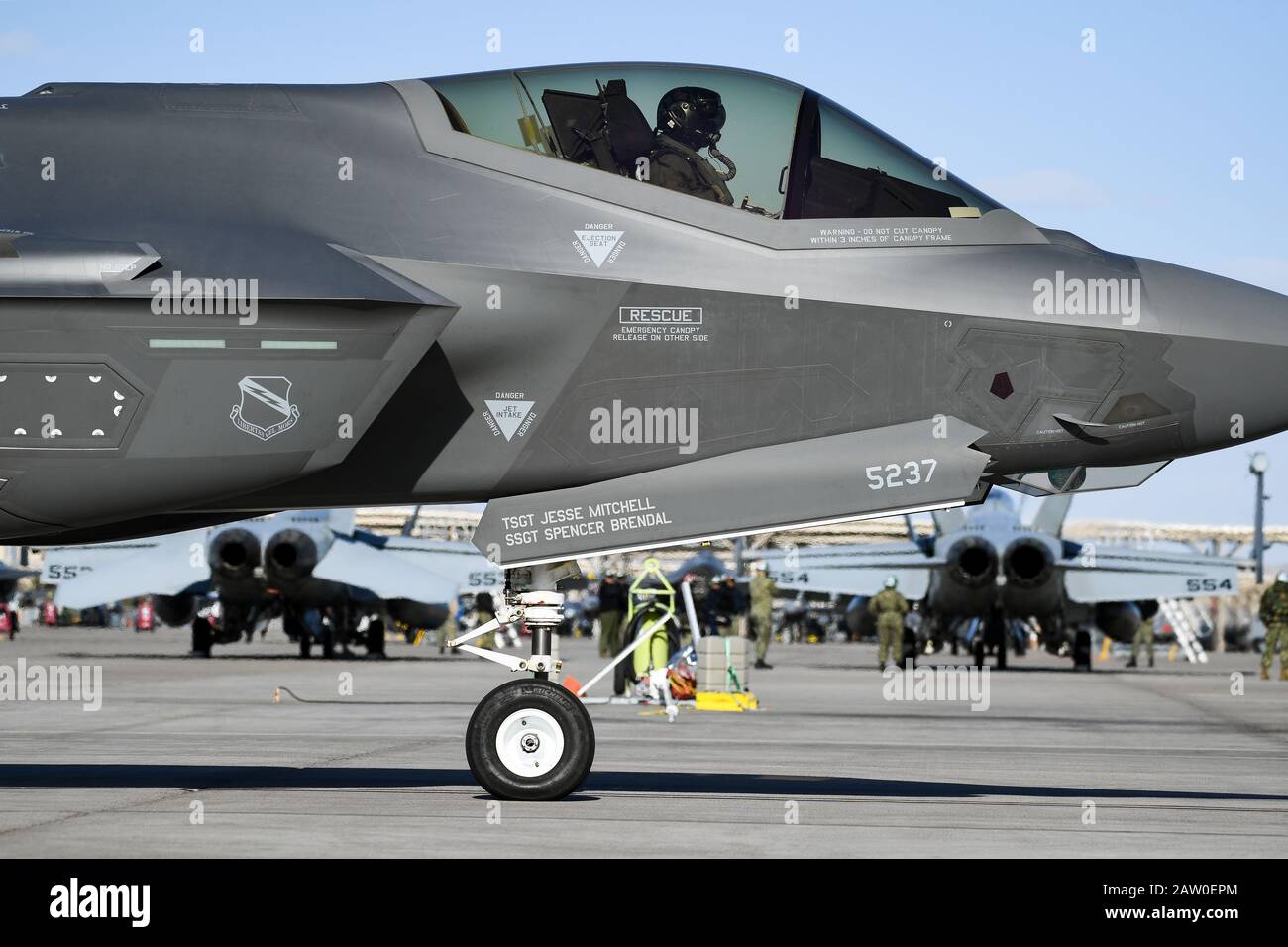 Un taxi F-35A Lightning II durante la bandiera rossa 20-1 alla base dell'aeronautica di Nellis, Nev., 3 febbraio 2020. (STATI UNITI Air Force foto di R. Nial Bradshaw) Foto Stock