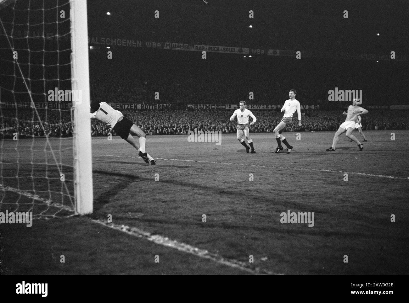Paesi Bassi 1-0 contro la Polonia. Data Del Momento Del Gioco: 7 Maggio 1969 Posizione: Rotterdam Parole Chiave: Sport, Calcio Foto Stock