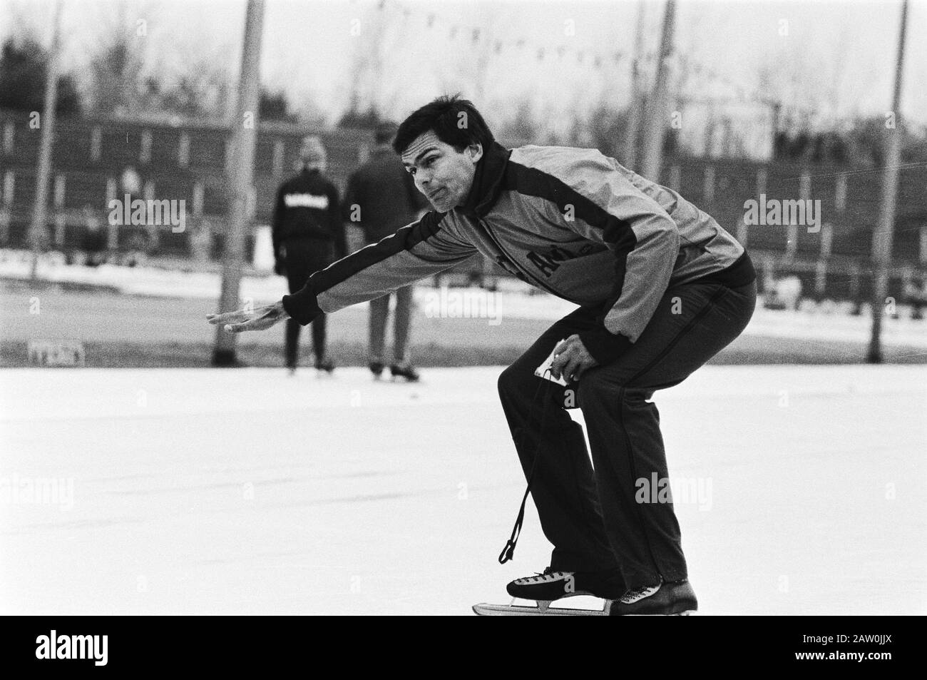 Campionato olandese di pattinaggio femminile round a l'Aia. Allenatore Ab Krook in azione. Date: 6 Gennaio 1980 Location: The Hague, South Holland Keywords: Skating, Sports Person Name: Krook Ab Foto Stock