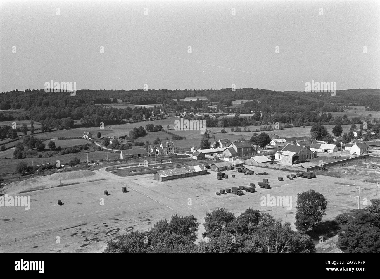 Esercitazioni dell'esercito olandese a la Courtine, Francia; colpi aerei Data: 7 agosto 1970 luogo: Francia, la Courtine Parole Chiave: Esercito, Foto aeree Foto Stock