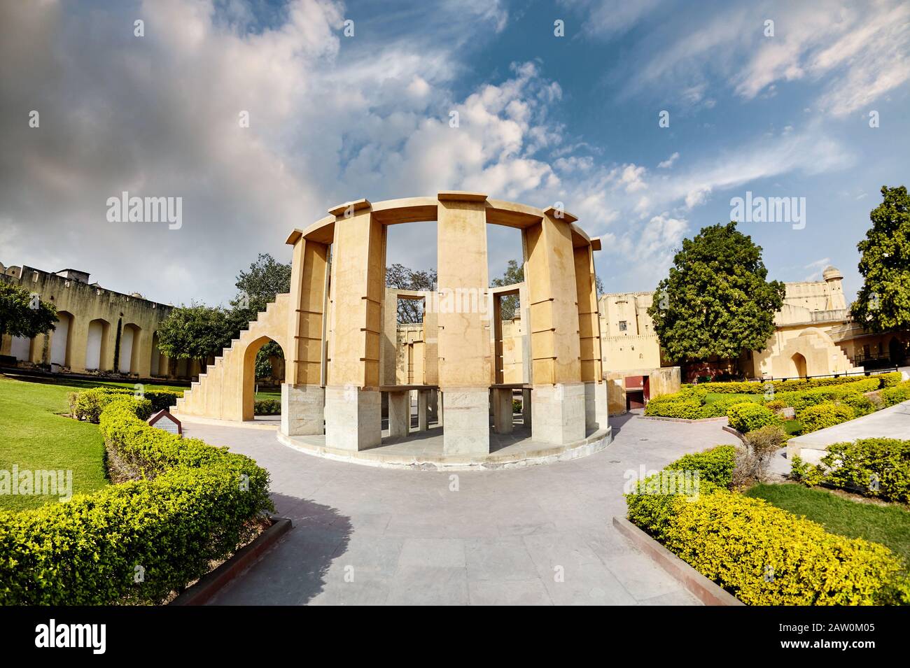 India, Jantar, Mantar, Jantr, Mantr, Jaipur, Rajasthan, Rajastan, giallo, astrologia, osservatorio, antico, vecchio, monumento, asia, astronomico, astronauta Foto Stock