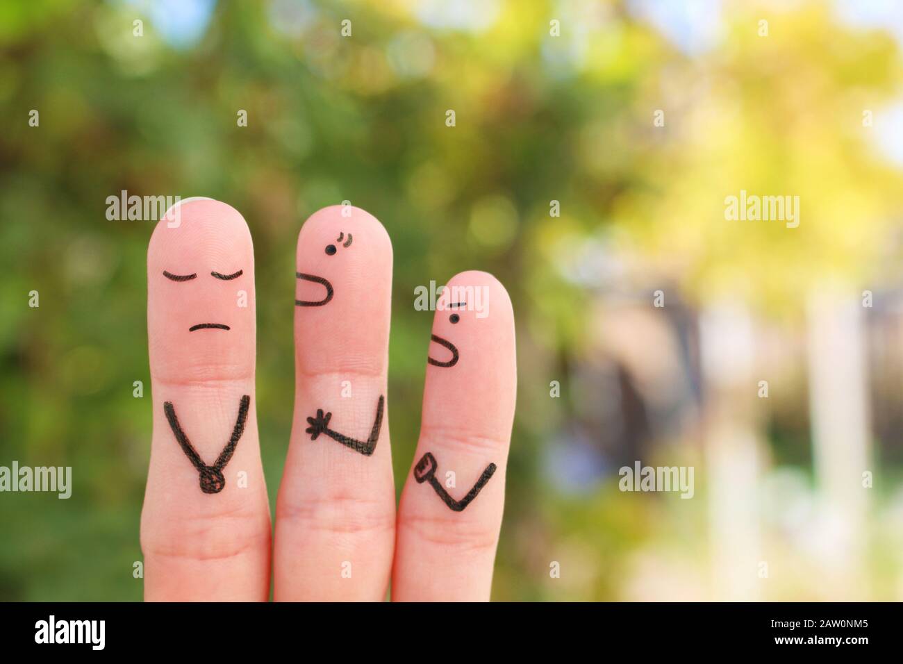Dita arte della famiglia durante le liti. Concetto di moglie urla il marito. Foto Stock