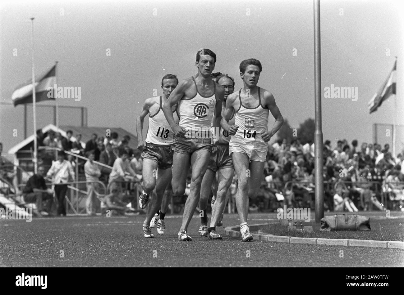 Campionati di atletica del Nord Olanda ad Haarlem, 1500 metri uomini vanno, metà vincitore Wim Wurster (AAC) Data: 3 luglio 1966 Località: Haarlem Parole Chiave: Vincitori, atletica leggera Foto Stock