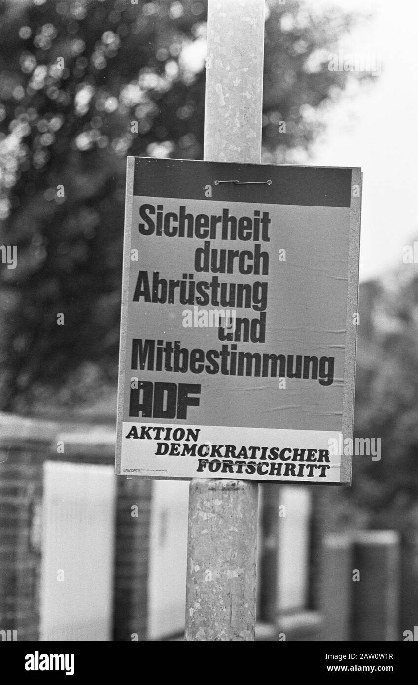 NPD election rally a Nordhorn, comitato elettorale un partito collettivo di piccoli partiti di sinistra, Nordhorn Data: 25 agosto 1969 Località: Nordhorn Parole Chiave: Segni elettorali Institution Name: NPD Foto Stock