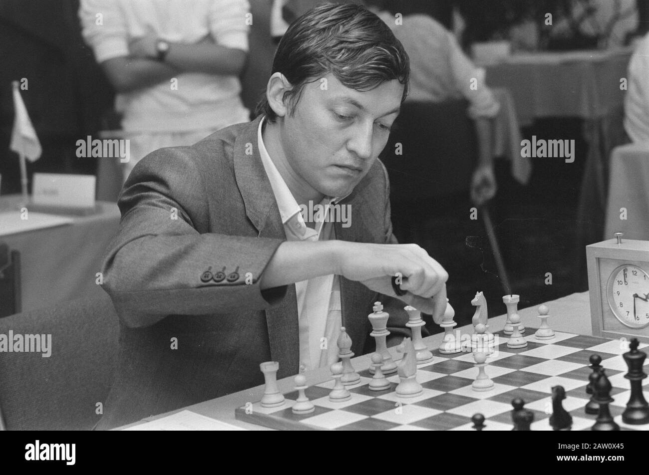Ohra Scacchi; Anatoli Karpov Data: 17 Luglio 1985 Parole Chiave: Chess Persona Nome: Anatoli Karpov Istituto Nome: Ohra Foto Stock