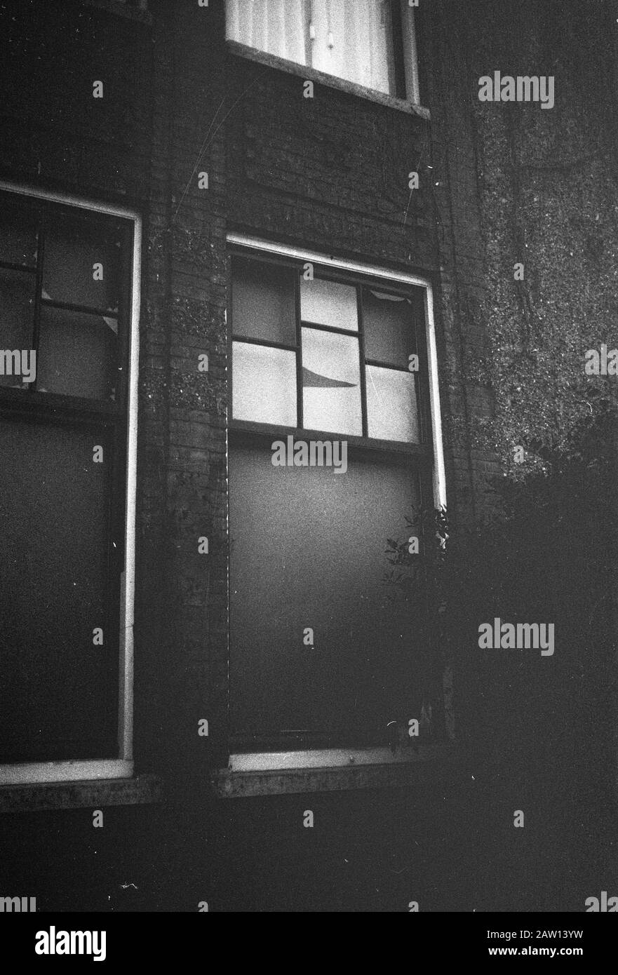 Blast at Spanish Consulate in the Oranje Nassau Avenue Amsterdam Data: 5 dicembre 1962 posizione: Amsterdam Parole Chiave: Attacchi consolati Foto Stock