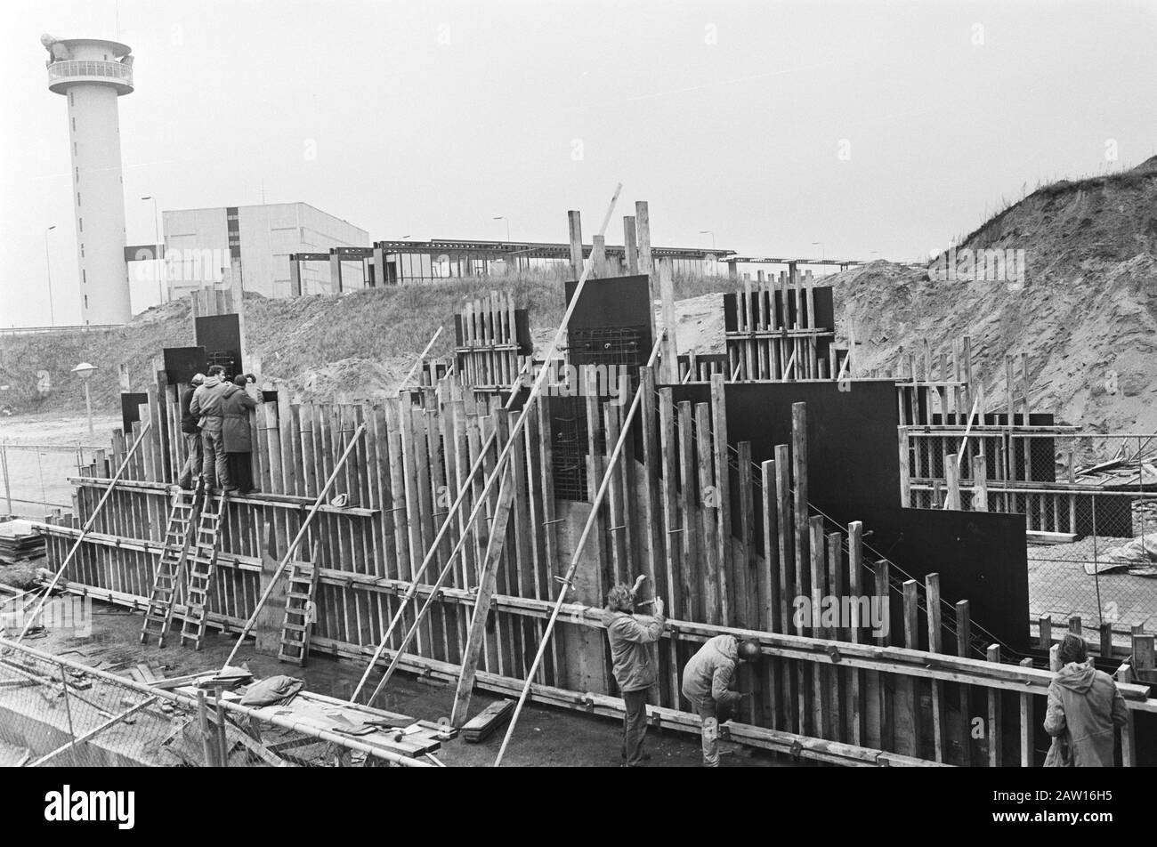 Europa Boulevard in Amsterdam tram-4 esteso da Europe Square è in costruzione terminale di Schiphol linea Data: 24 novembre 1980 posizione: Amsterdam, Noord-Holland Parole Chiave: Costruzione, stazioni Nome Istituto: Rai Foto Stock