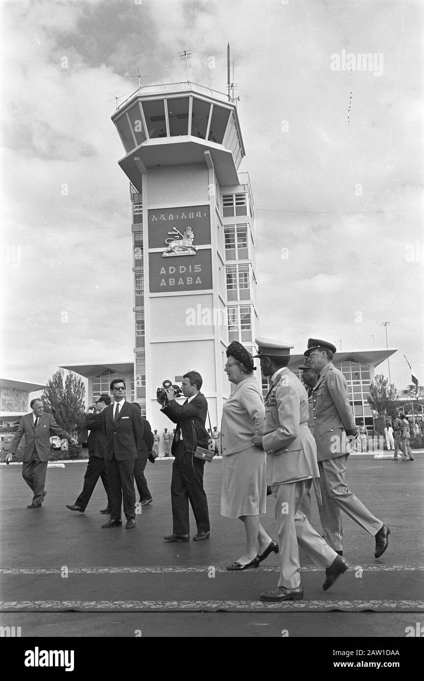 Queen Juliana addio all'imperatore Haile Selassie all'aeroporto di Addis Abeba Data: 5 febbraio 1969 luogo: Addis Abeba, Etiopia Parole Chiave: Addio, regine, aeroporti Nome Persona: Haile Selassie, imperatore di Etiopia, Juliana, regina Foto Stock