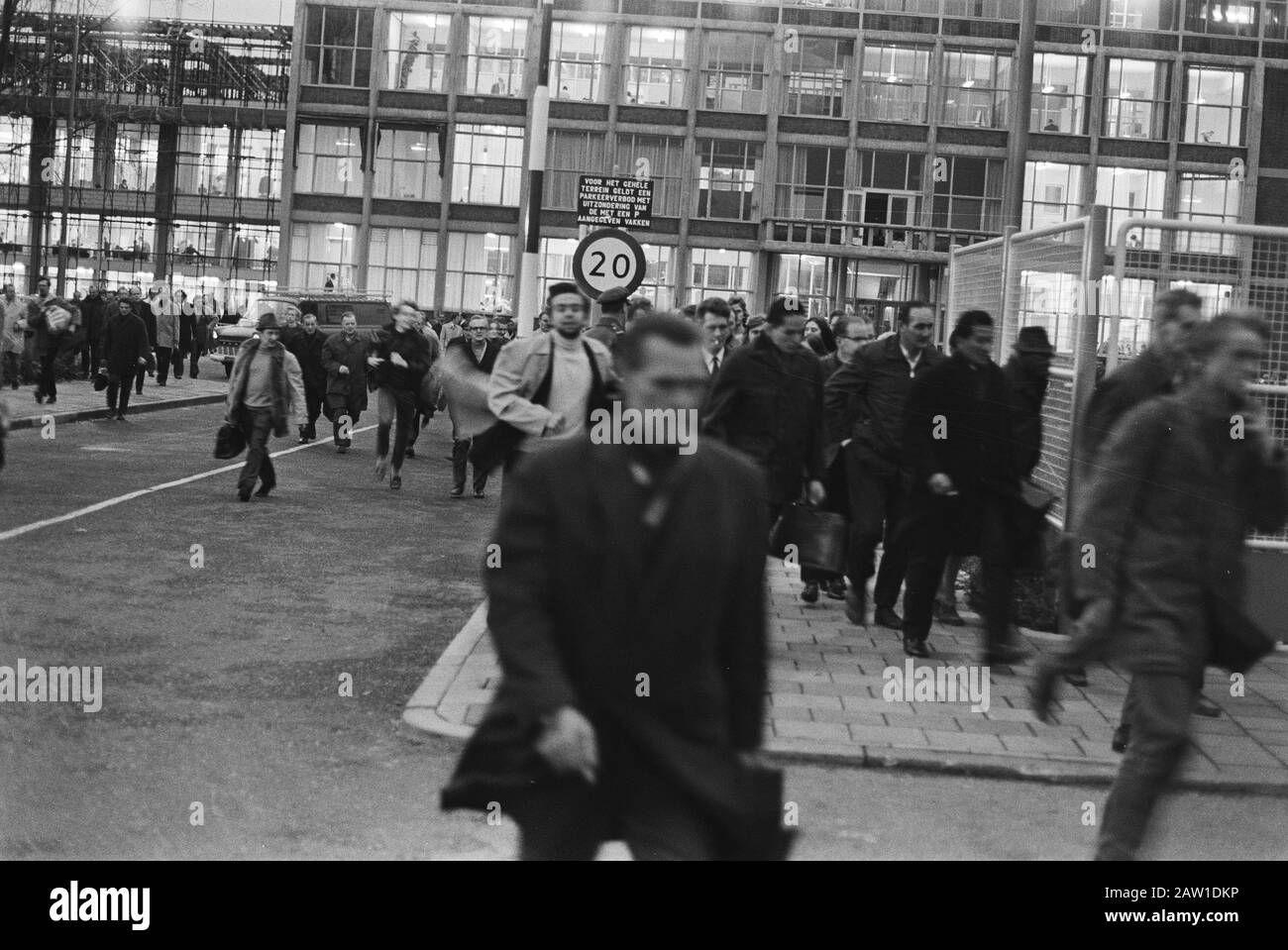 Mission Hp; Antillands Leave Fokker Factory, Schiphol Data: 20 Novembre 1970 Località: North-Holland, Schiphol Parole Chiave: Factories Nome: Allevatore Foto Stock