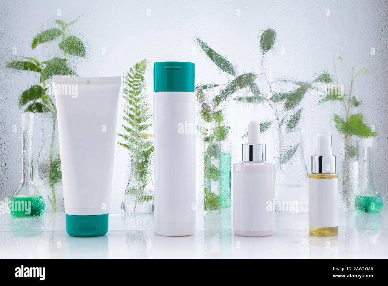 Ricerca cosmetici concetto per la crema, zuppe,balsamo, schiume, shampoo. Foto Stock