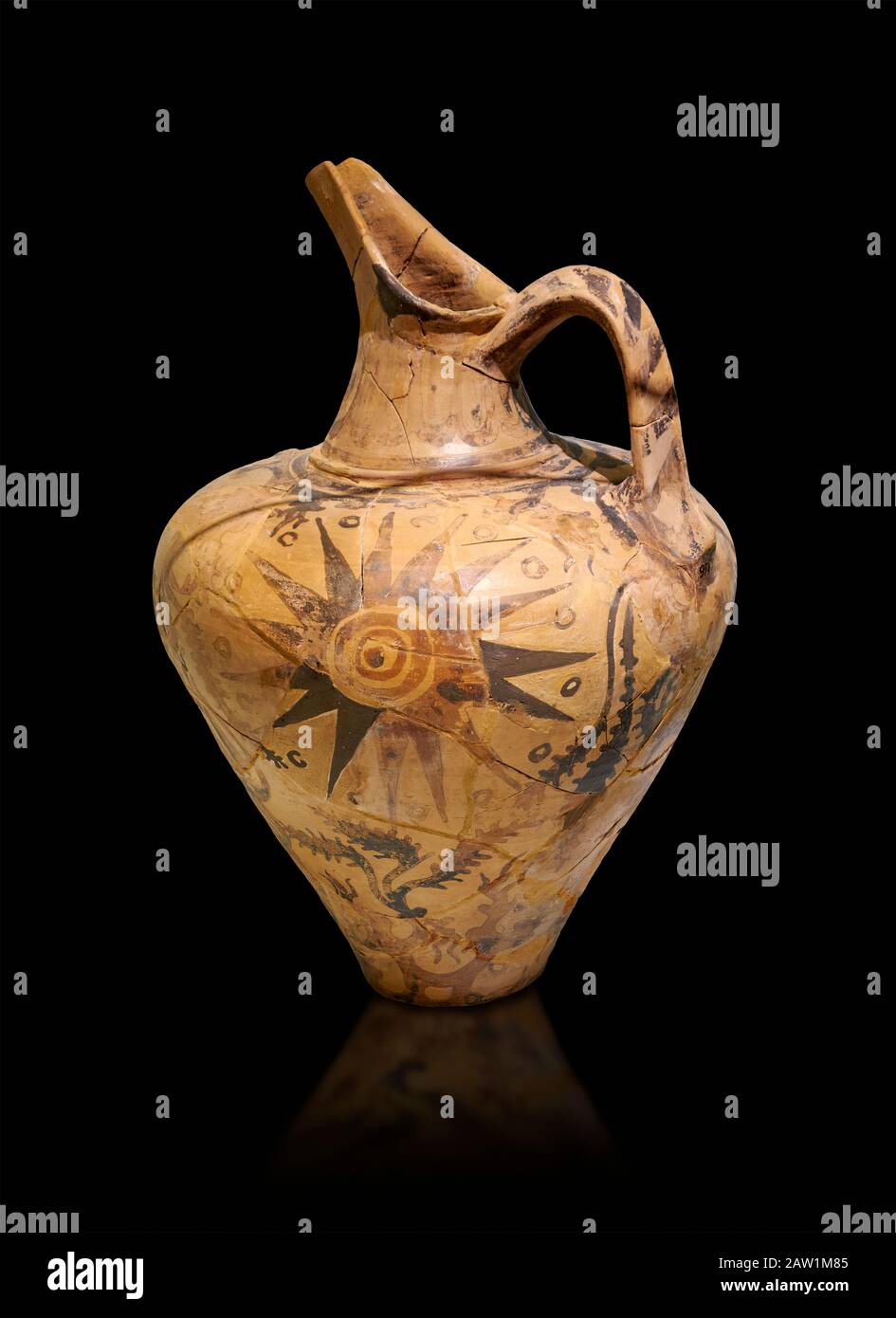 Caraffa Minoan decorata con design solare, Palazzo Phaistos 1500-1450 a.C.; Museo Archeologico di Heraklion, sfondo nero. Foto Stock