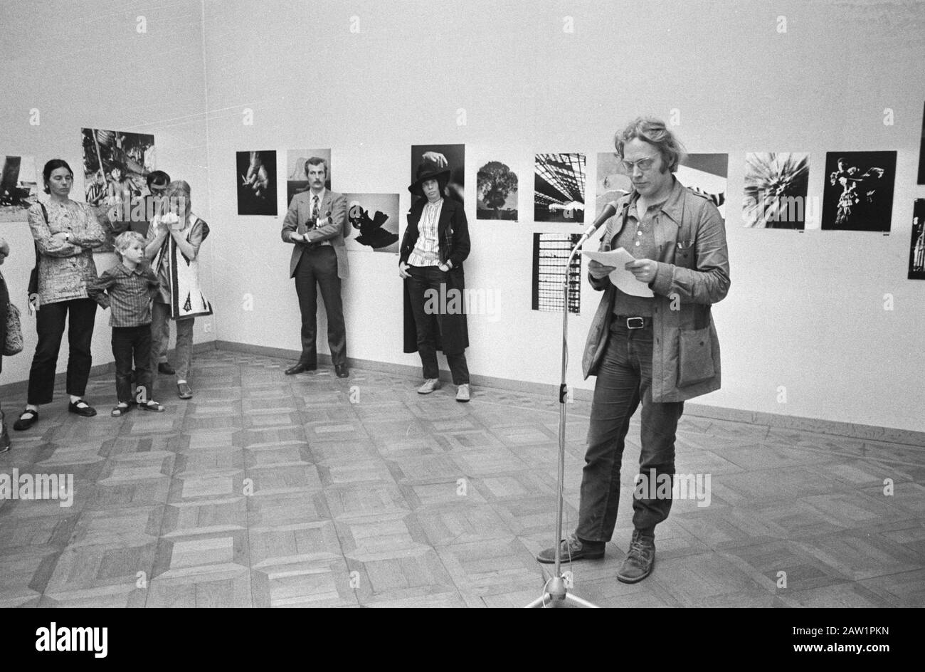 Mostra s per Vietnam Fodor Amsterdam Commenti Di Apertura di Peter Schat Data: 28 aprile 1971 Località: Amsterdam, Noord-Holland Parole Chiave: Aperture, mostre, Persona Nome discorsi: Miele, Peter istituzione Nome: Fodor Foto Stock