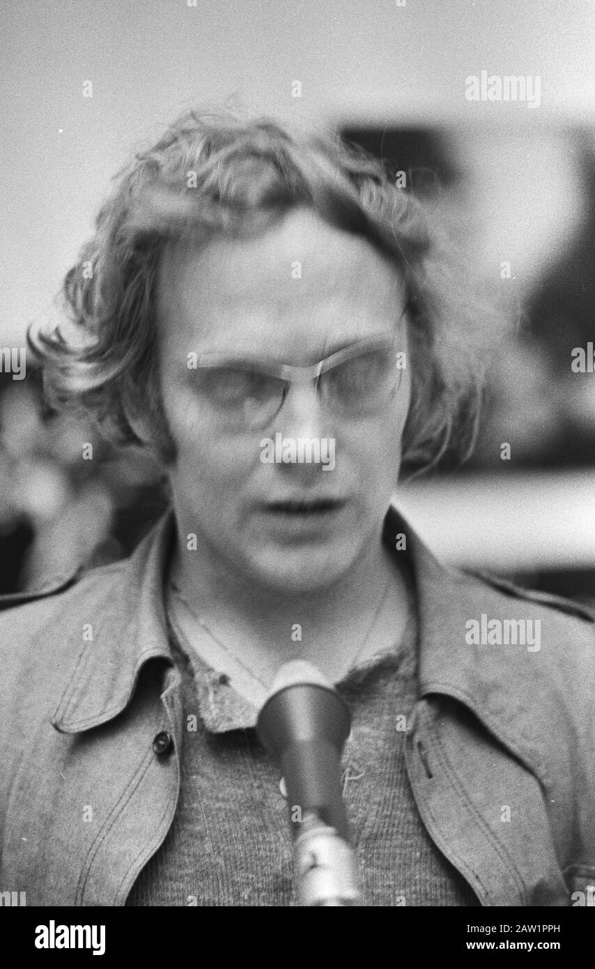 Mostra s per Vietnam Fodor Amsterdam Commenti Di Apertura di Peter Schat Data: 28 aprile 1971 Località: Amsterdam, Noord-Holland Parole Chiave: Aperture, mostre, Persona Nome discorsi: Miele, Peter istituzione Nome: Fodor Foto Stock