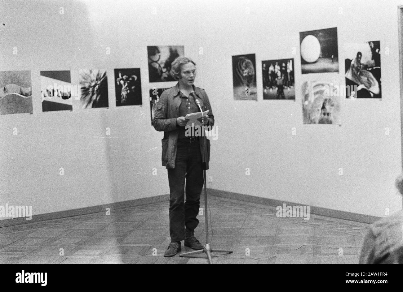 Mostra s per Vietnam Fodor Amsterdam Commenti Di Apertura di Peter Schat Data: 28 aprile 1971 Località: Amsterdam, Noord-Holland Parole Chiave: Aperture, mostre, Persona Nome discorsi: Miele, Peter istituzione Nome: Fodor Foto Stock