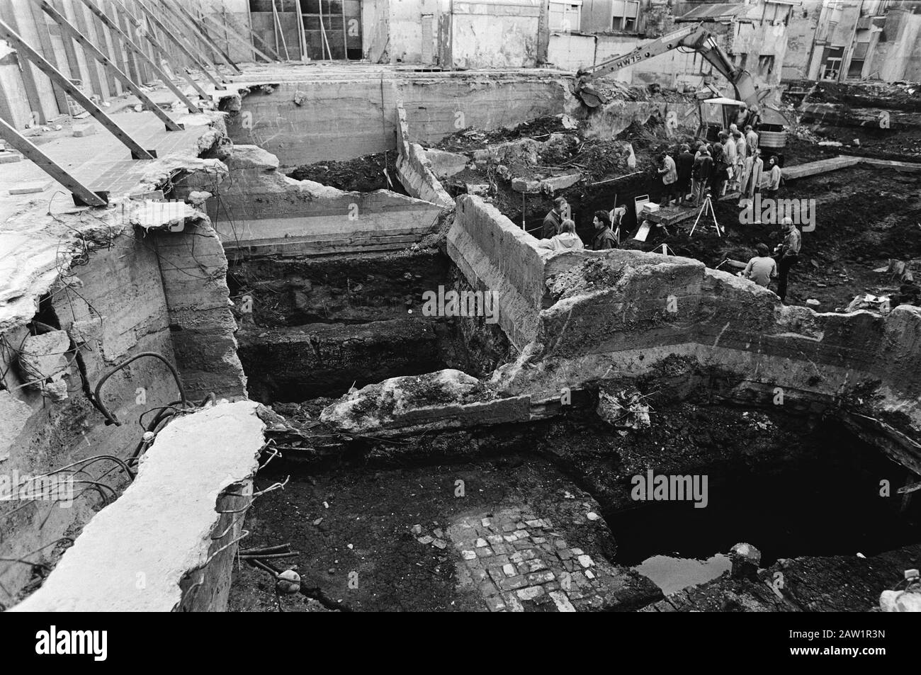 Scavi archeologici in fossa presso lo scavo New Dijk Amsterdam, costruzione, archeologia Data: 19 luglio 1979 Località: Amsterdam, Noord-Holland Parole Chiave: Archeologia, costruzione, scavo Foto Stock