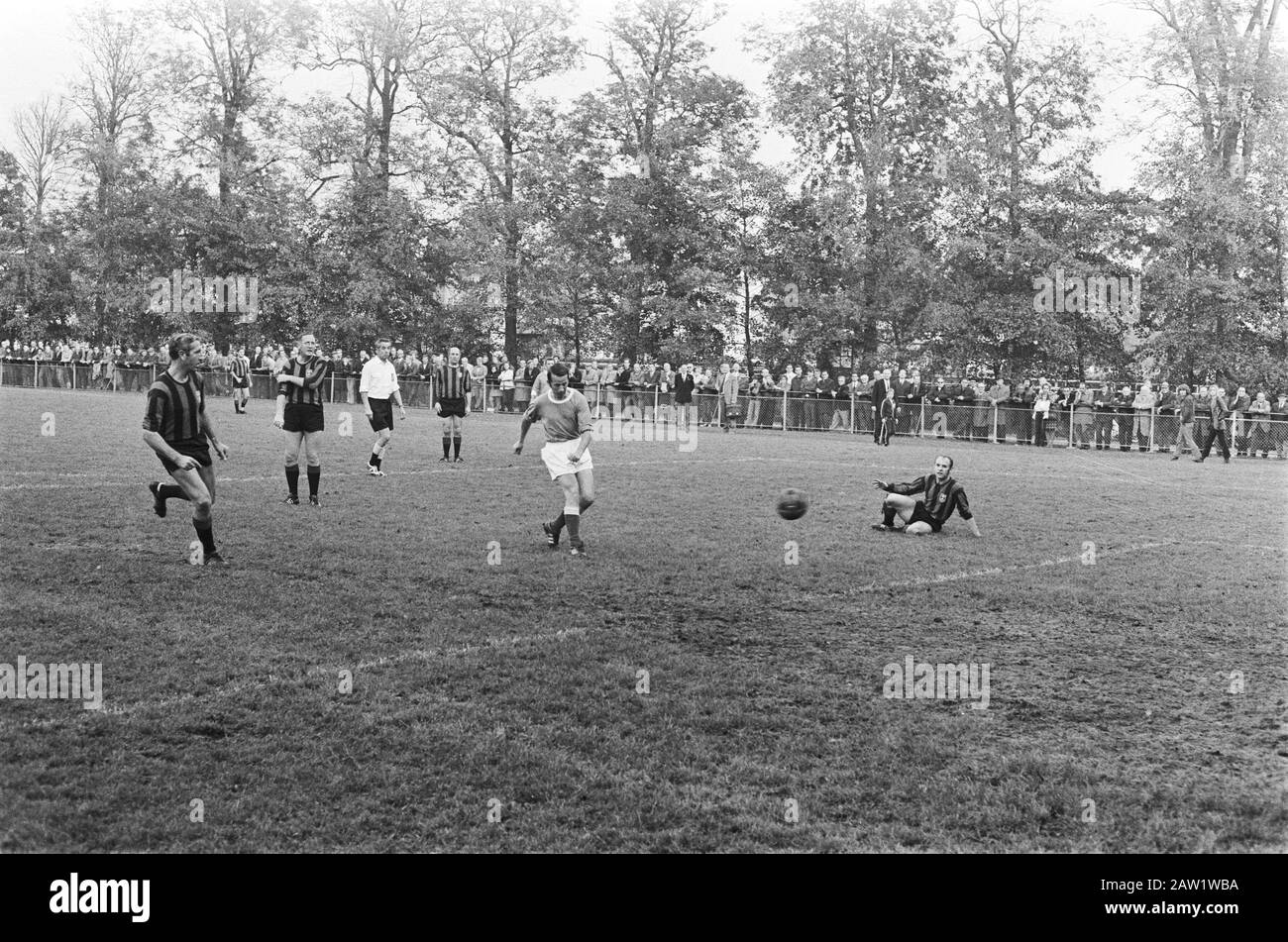 Old Amsterdam calcio contro Oud-Rotterdam Data: 17 ottobre 1970 Parole Chiave: Sport, calcio Foto Stock