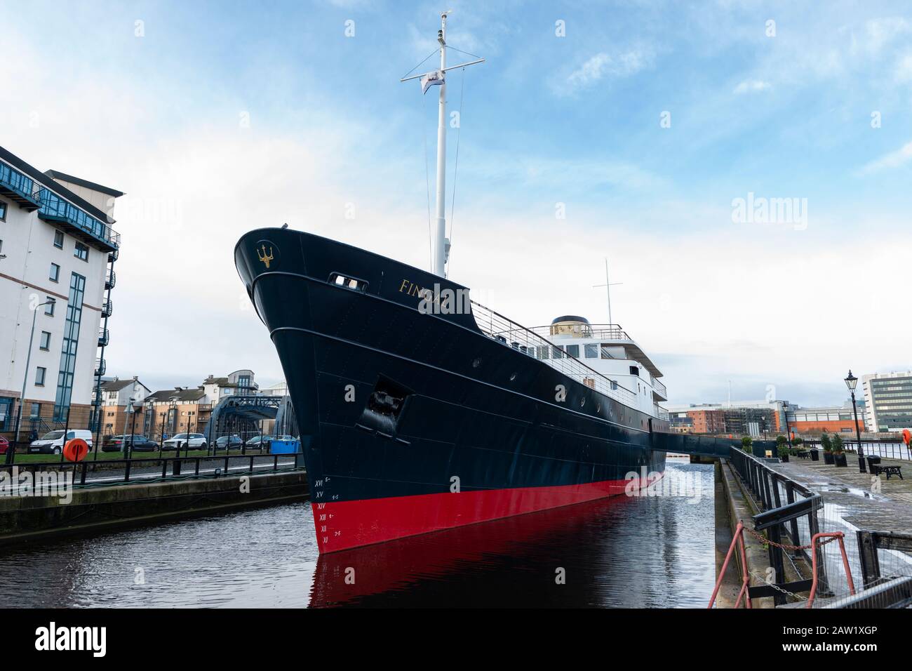 MV Fingal hotel galleggiante di lusso permanentemente ormeggiato in Albert Dock nel Porto di Leith, Edimburgo, Scozia, Regno Unito Foto Stock