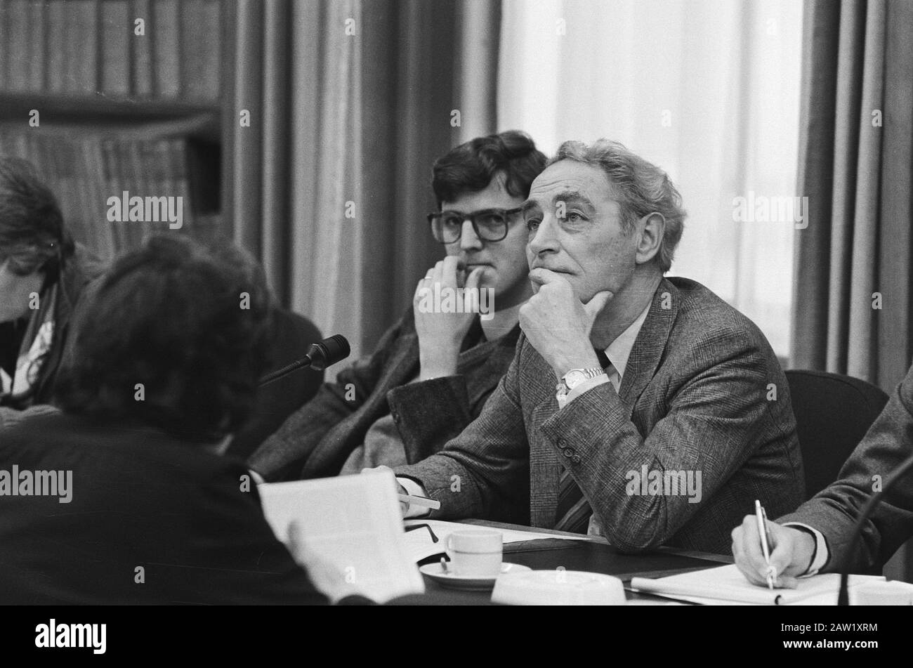 Consultazione Comitato parlamentare WVC con il Ministro Brinkman per la pubblicità televisiva multe per le emittenti; Hermans e Keja Data: 27 dicembre 1984 Parole Chiave: Commissioni parlamentari, EMITTENTI, CONCERTO, ministri Nome Persona: Keja, Wim Foto Stock