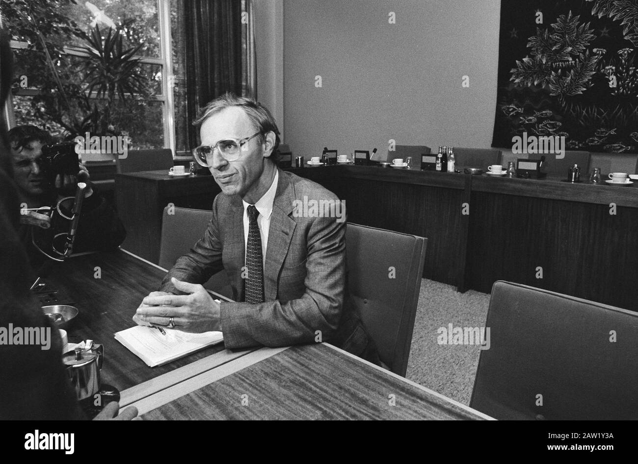 Consultazione pubblica, la Fondazione del lavoro nel SER edificio Ministro Ruding durante la consultazione (chiusura) Data: 19 ottobre 1984 Parole Chiave: Concerto, PERSONA DI GOVERNO Nome: Ruding, Onno Institution Nome: Labor Foundation Foto Stock