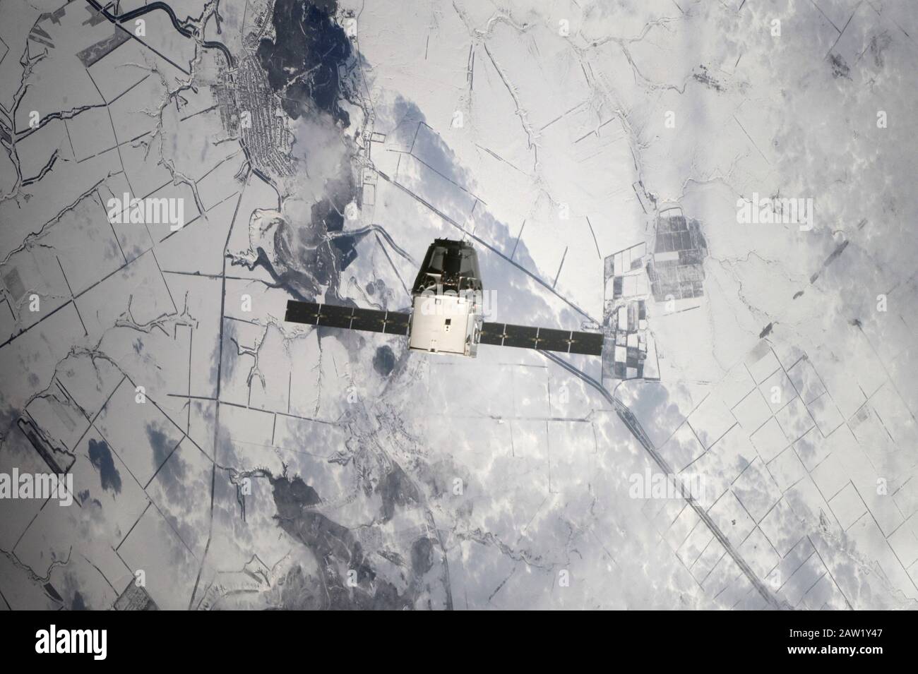 ISS - 23 Feb 2017 - la navicella spaziale SpaceX Dragon attracca con la Stazione spaziale Internazionale - Foto: Geopix/ROSCOSMOS/Andrey Borisenko Foto Stock