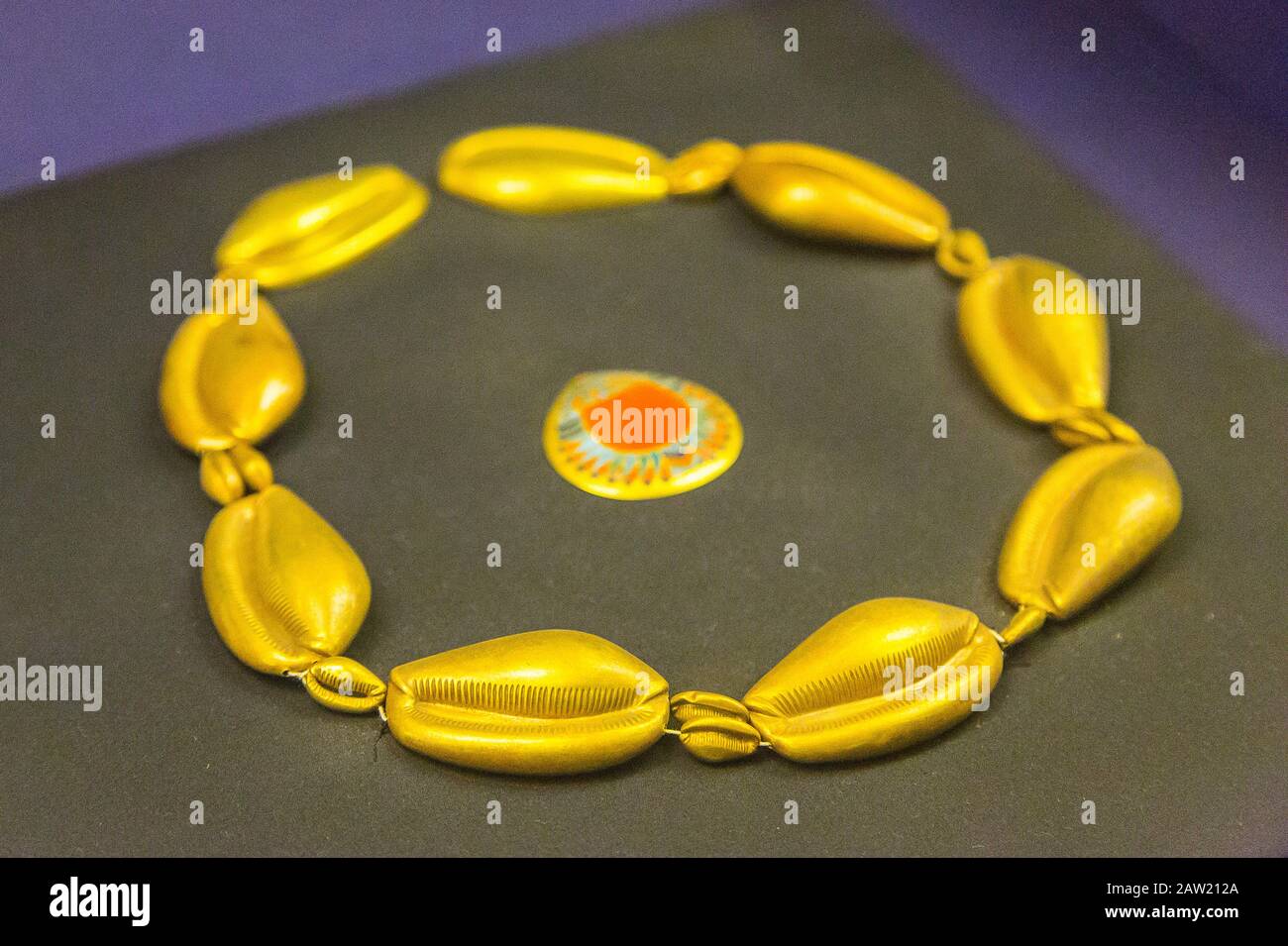 Egitto, Cairo, Museo Egizio, da Dashur : Girle con perline (ora mancanti) e conchiglie d'oro. Foto Stock