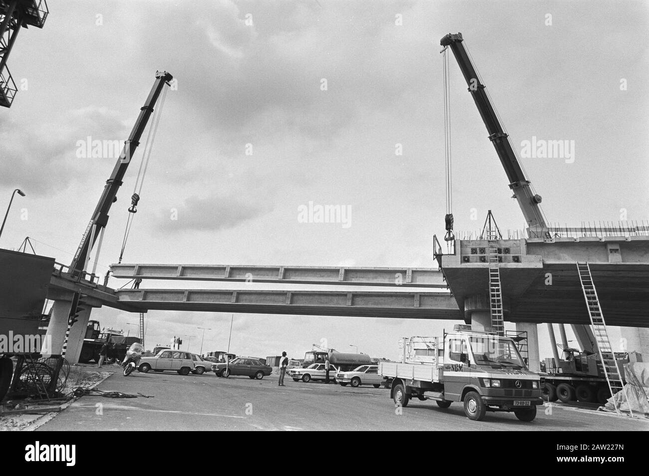 Trentacinque metri di lunghezza travi in cemento posta rotonda Leidschendam (intersezione A4 e Trentacinque metri di lunghezza travi in cemento posta rotonda Leidschendam (intersezione A4 e
