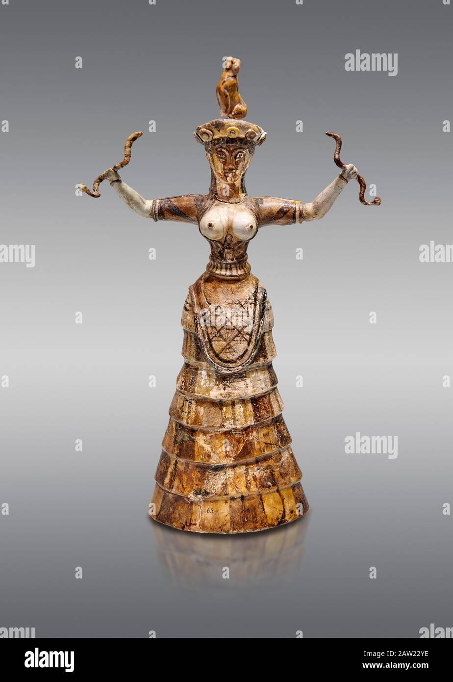 Minoan Snake Goddess statua braccia alzate tenendo 2 serpenti dal Tempio di Cnosso-Repositories 1650-1550 a.C., Museo Archeologico di Heraklion, grigio ba Foto Stock