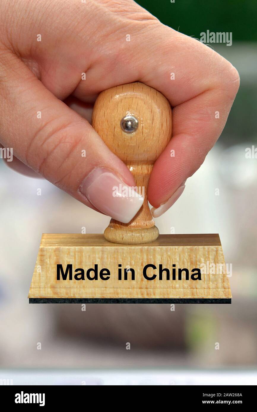 Mano con un lettering stam Fatto in Cina, Cina Foto Stock