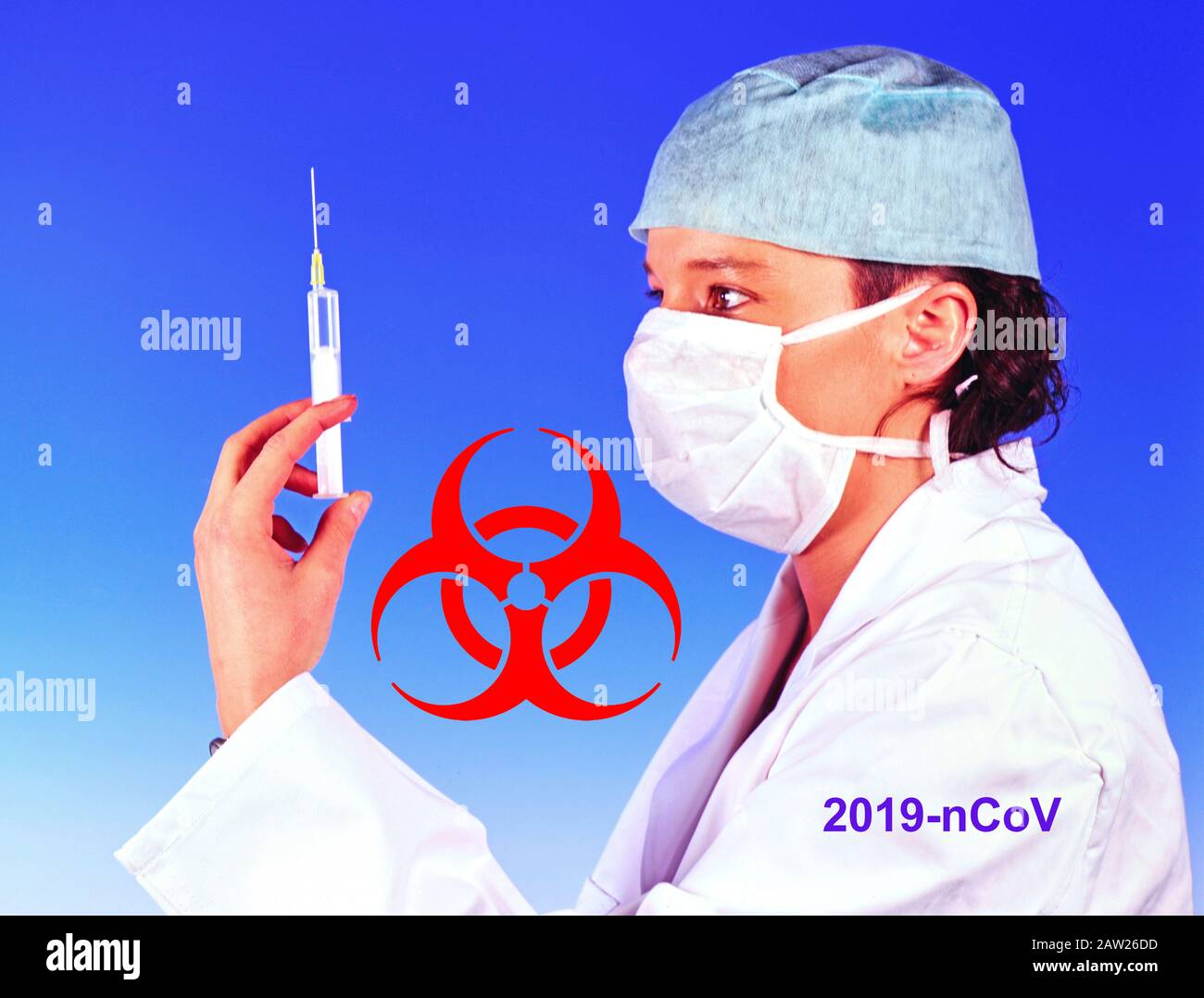 medico femminile con siringa, immunizzazione contro il virus corona Foto Stock