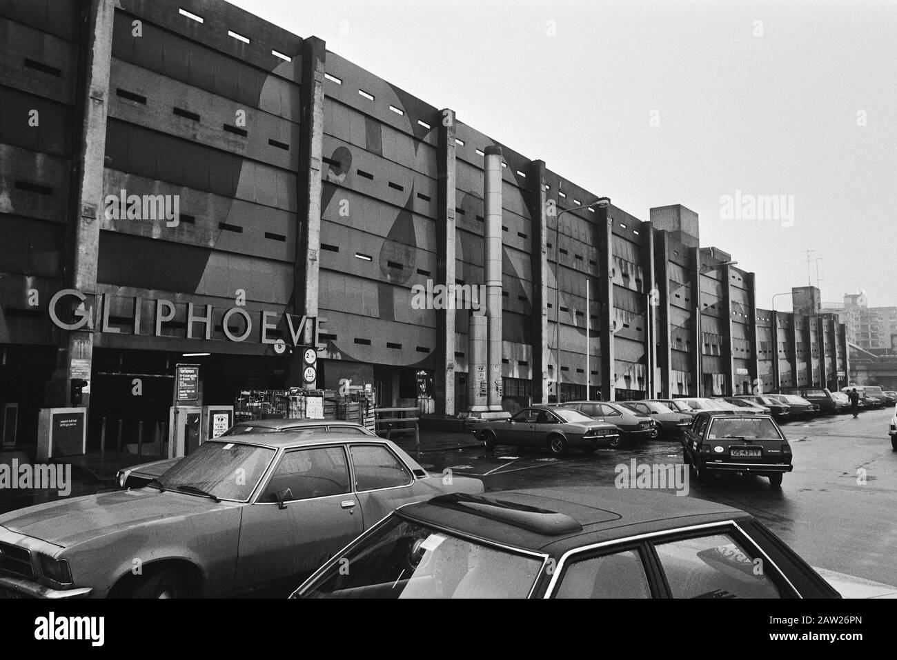 Simposio in Bijlmermeer sui problemi soprattutto in appartamento Gliphoeve Garage Gliphoeve Data: 16 marzo 1983 luogo: Amsterdam, Noord-Holland Parole Chiave: Aree svantaggiate, conferenze, alloggio, parcheggi : Croes, Rob C. / Anefo Copyright Titolare: National Archives Materiale tipo: Negativo (nero / bianco) archivio numero di inventario: Vedi accesso 2.24.01.05 Foto Stock
