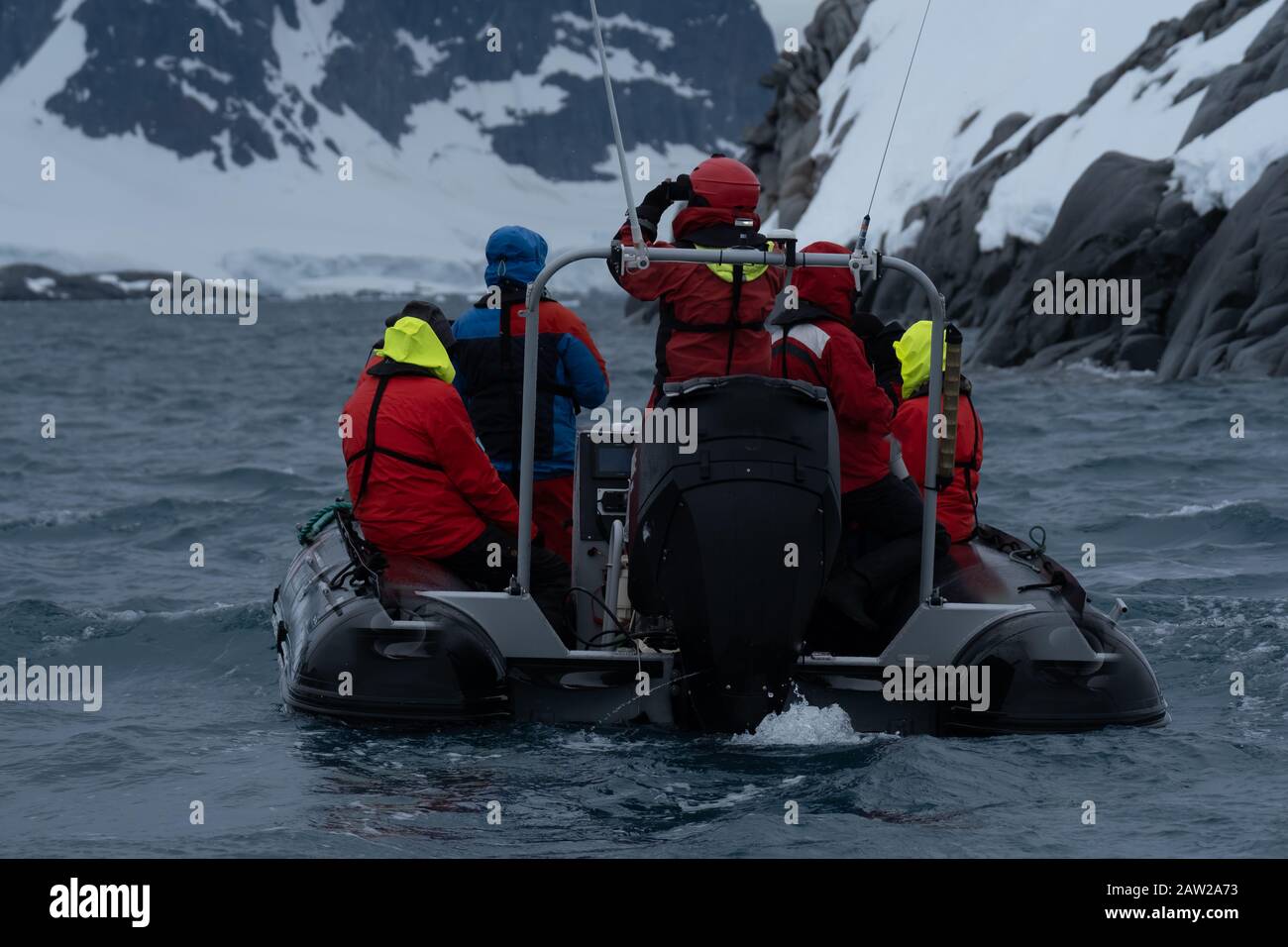 Avvistamento balene, Damoy Point, un promontorio, punto d'ingresso al porto di Port Lockroy, Penisola Antartica, Antartide Foto Stock