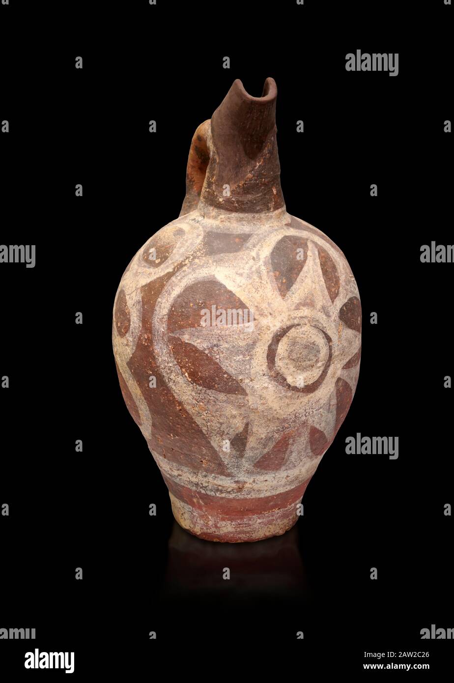 Caraffa Minoan decorata in stile Kamares con design a stella, cimitero di Poros 1800-1650 a.C.; Museo Archeologico di Heraklion, sfondo nero. Foto Stock