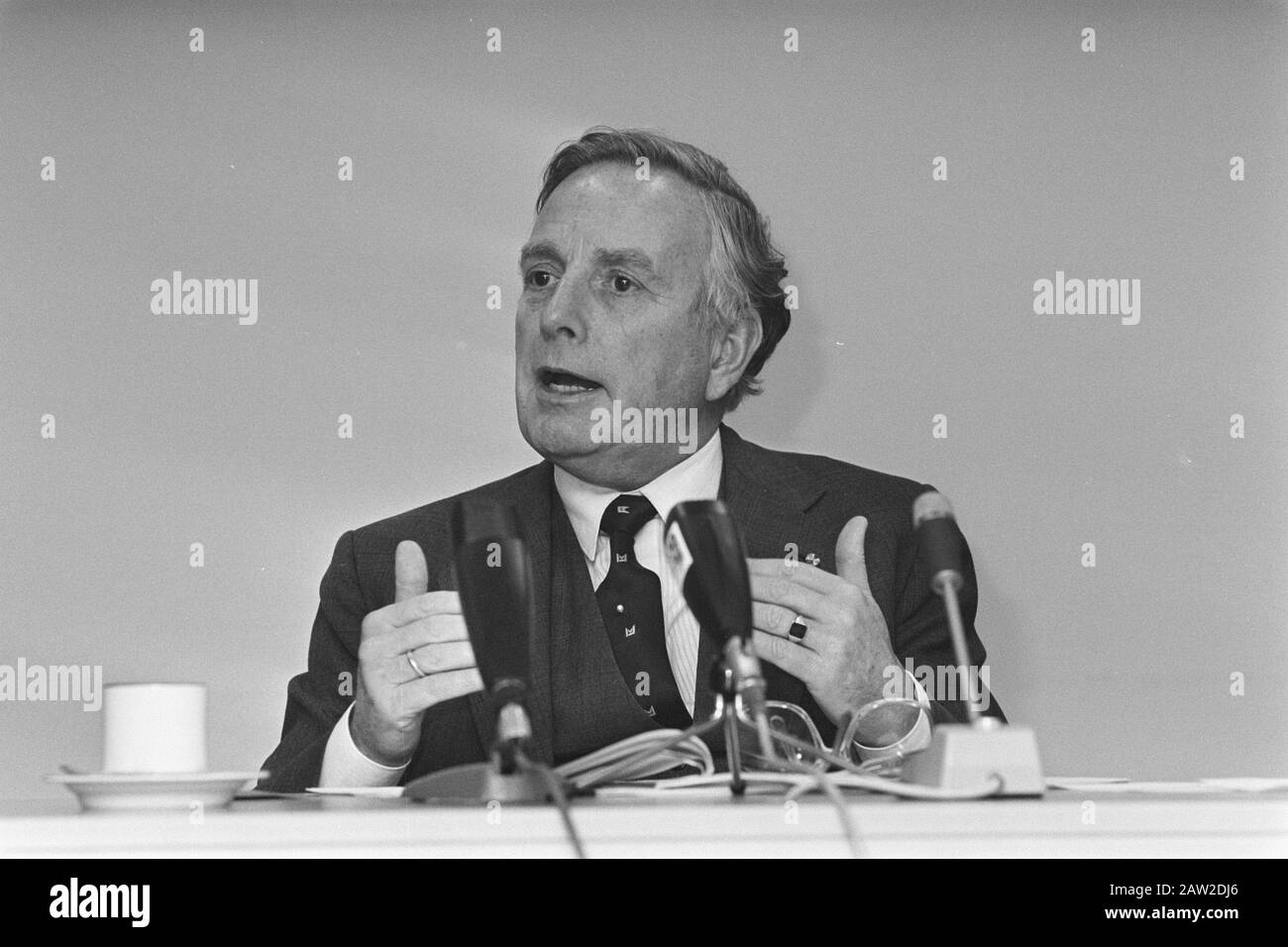 Conferenza stampa Ministro Korthals Altes morte correlata Hans Cook Data: 11 dicembre 1986 Parole Chiave: Conferenze stampa Persona Nome: Ministro Korthals Altes Foto Stock