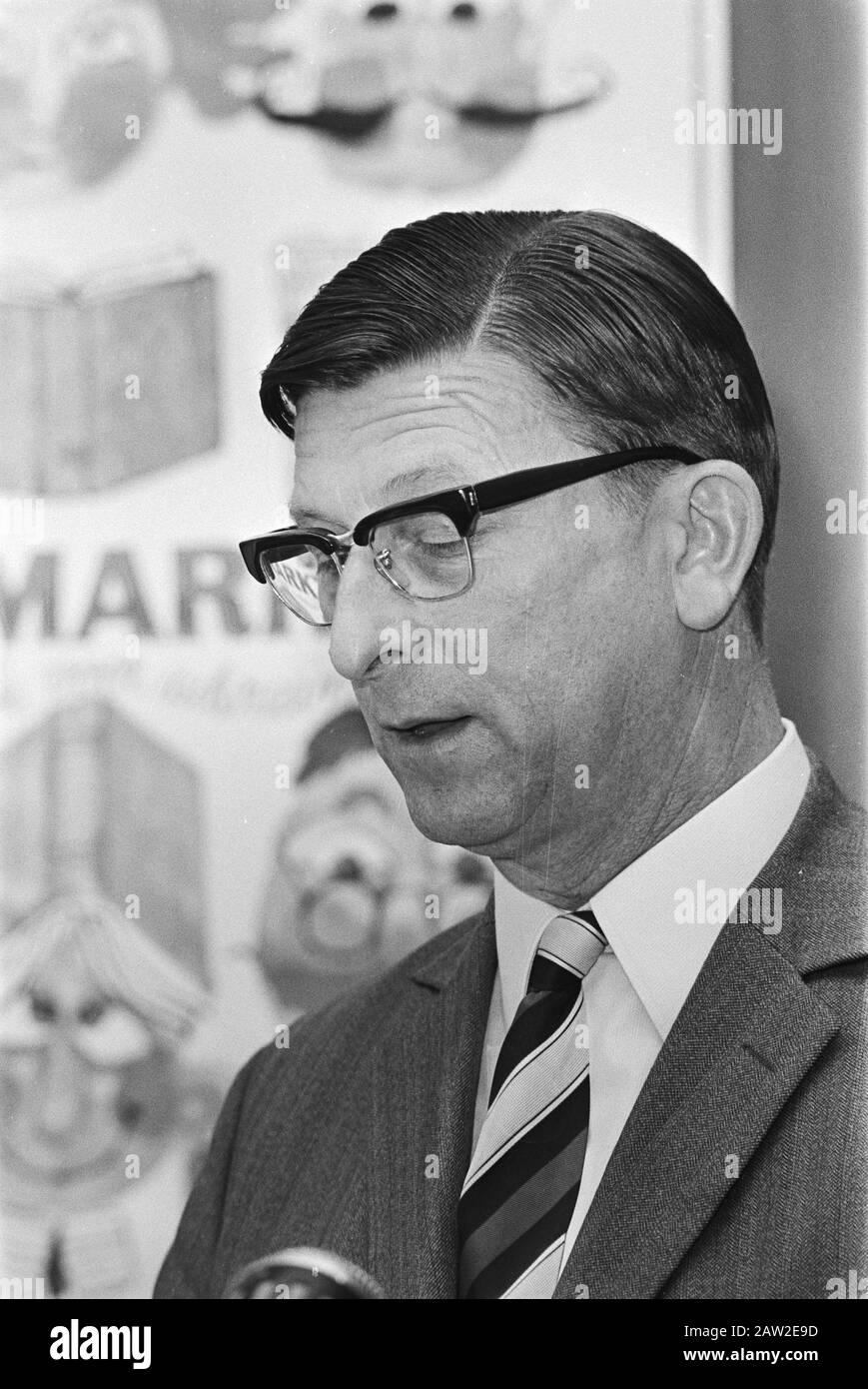 Press Conference on Book Market in RAI, Amsterdam Data: 8 ottobre 1970 Località: Amsterdam, Noord-Holland Parole Chiave: Conferenze stampa Istituto Nome: Rai Foto Stock Press Conference on Book Market in RAI, Amsterdam Data: 8 ottobre 1970 Località: Amsterdam, Noord-Holland Parole Chiave: Conferenze stampa Istituto Nome: Rai Foto Stock