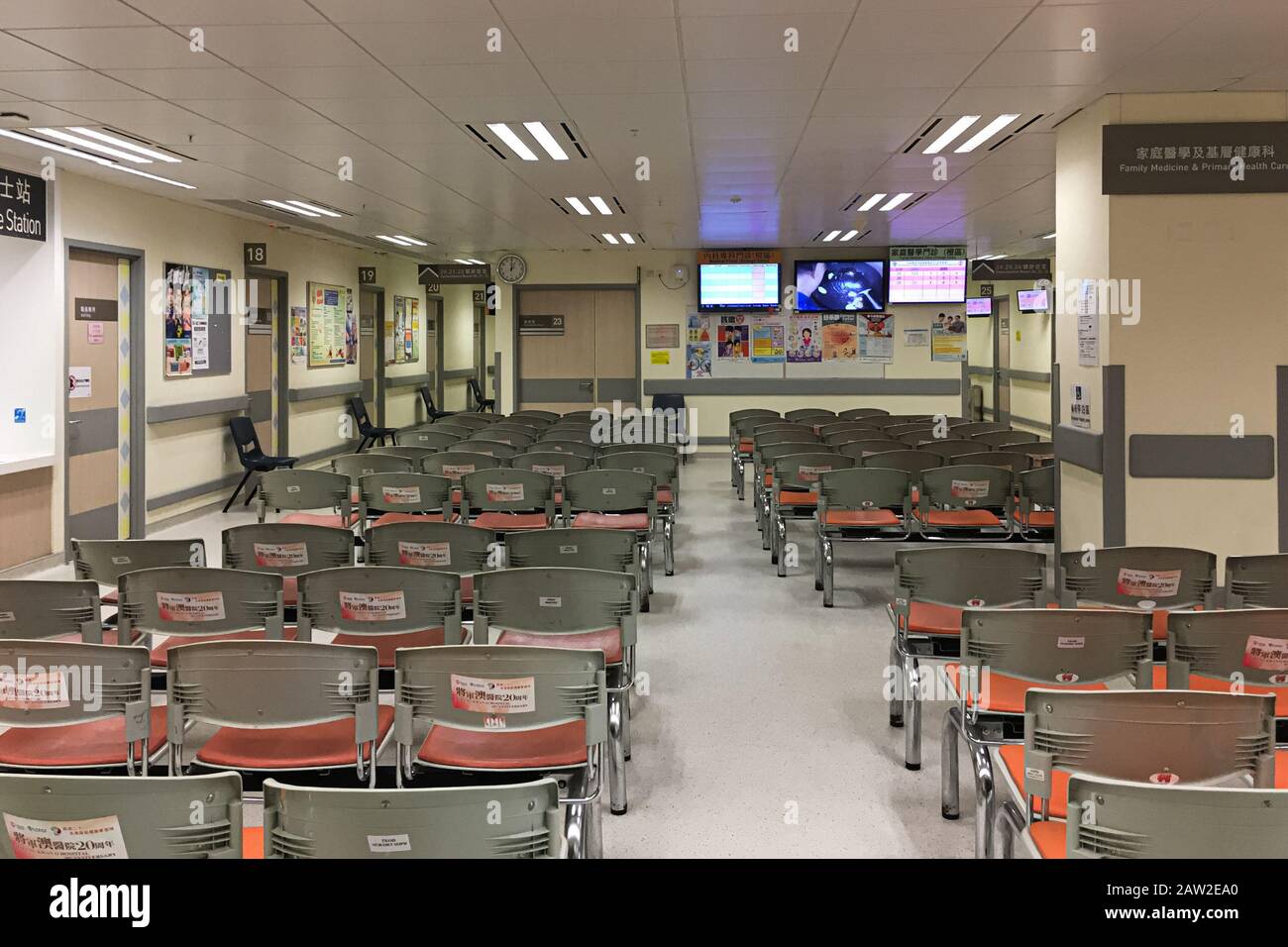 6 febbraio 2020, Hong Kong, Cina: (Nota del redattore: Foto scattata con la macchina fotografica del telefono mobile.) una vista vuota nell'ospedale pubblico generale a Hong Kong. Il personale medico di Hong Kong colpisce per il quarto giorno, perché chiede al governo di chiudere immediatamente il confine per evitare che il coronavirus si diffonda a Hong Kong. (Credit Image: © Keith Tsuji/Zuma Wire) Foto Stock