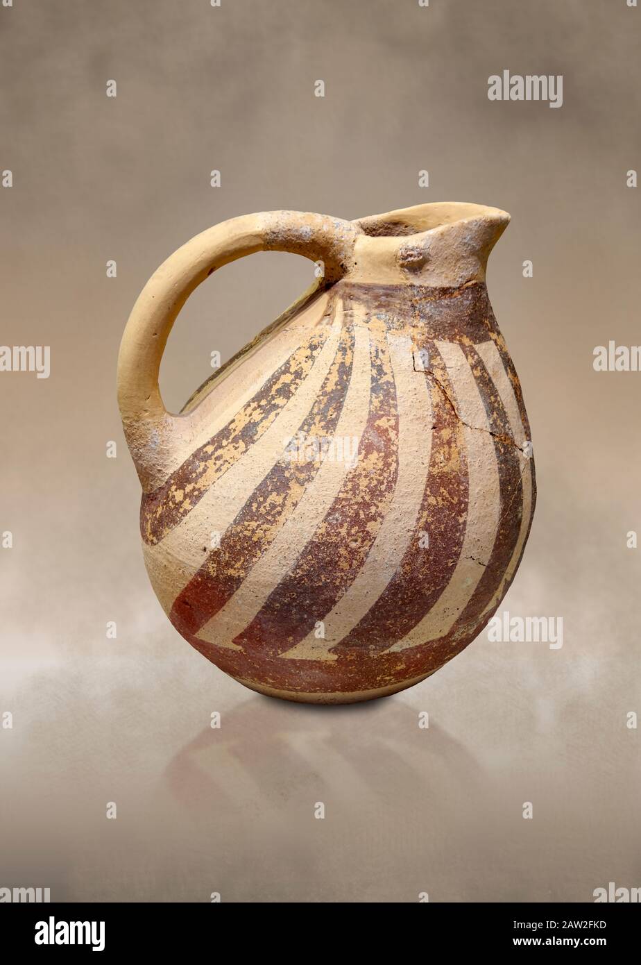 Caraffa minoica Kamares Ware con decorazioni policrome, Palazzo Phaistos 1800-1600 a.C.; Museo Archeologico di Heraklion. Questo stile di ceramica è n Foto Stock