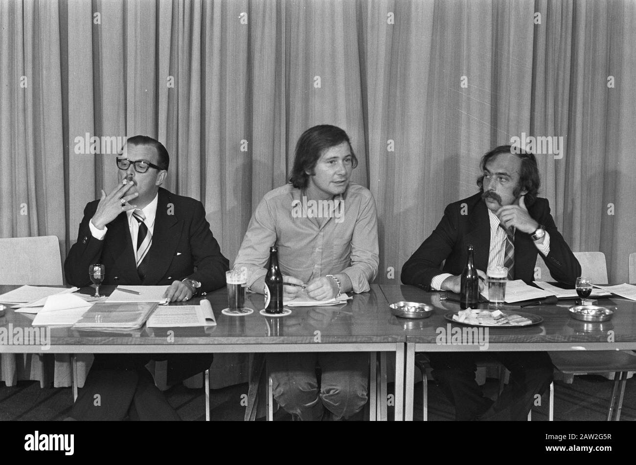 Conferenza stampa Veronica i.v. Fondazione Veronica Omroep Stichting, FOX, v.n.r. . Wouter Bordewijk, Rob Out e PR consulente Van der Kuil Data: 22 giugno 1973 Parole Chiave: Conferenza stampa Persona Nome: Bordewijk, , Pit, van der, Out, Rob Foto Stock