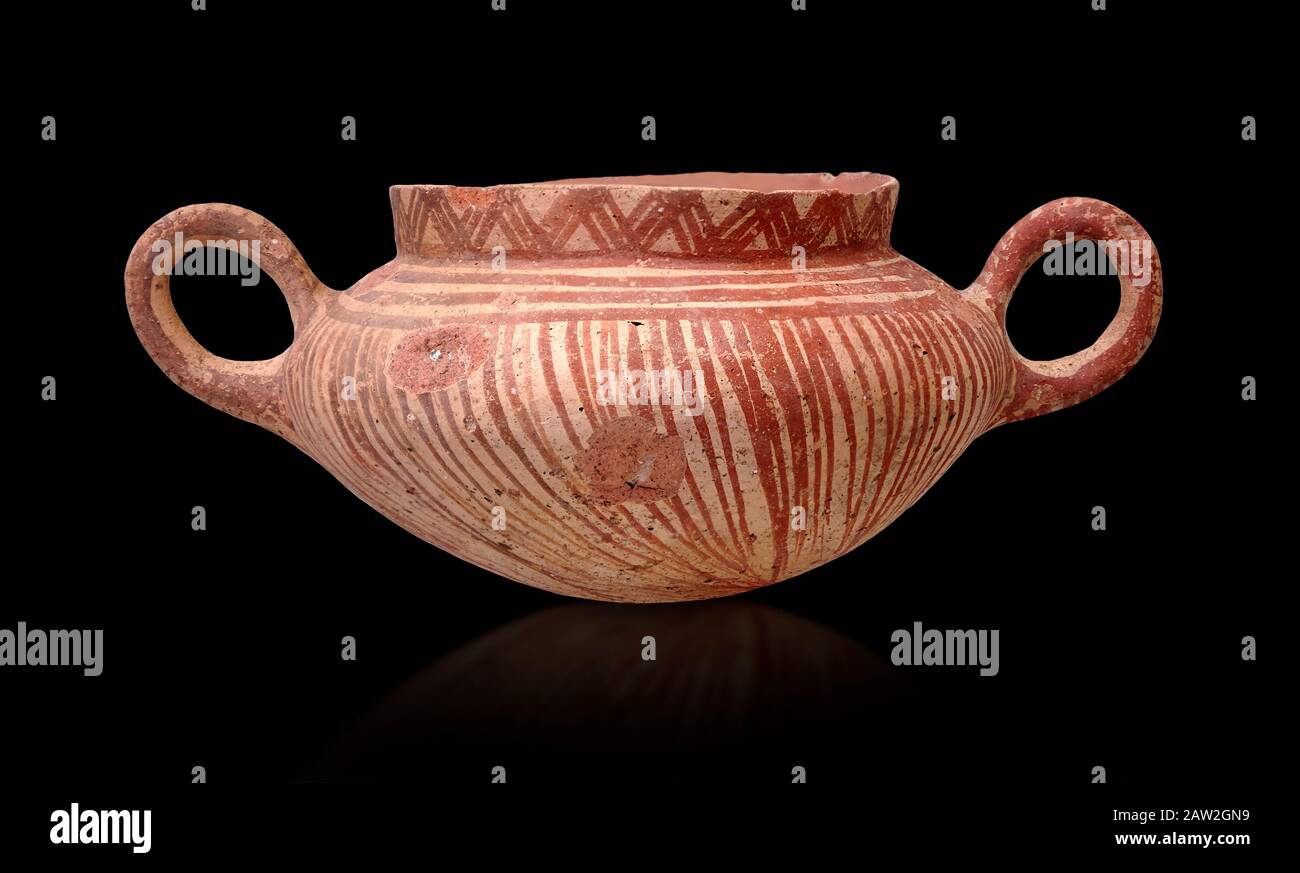 Molto presto Minoan arrotondato 2 vaso maneggiato con motivi lineari bianchi e rossi, tombe a volta Lebena 3000-2100 a.C., Museo Archeologico di Heraklion, bla Foto Stock