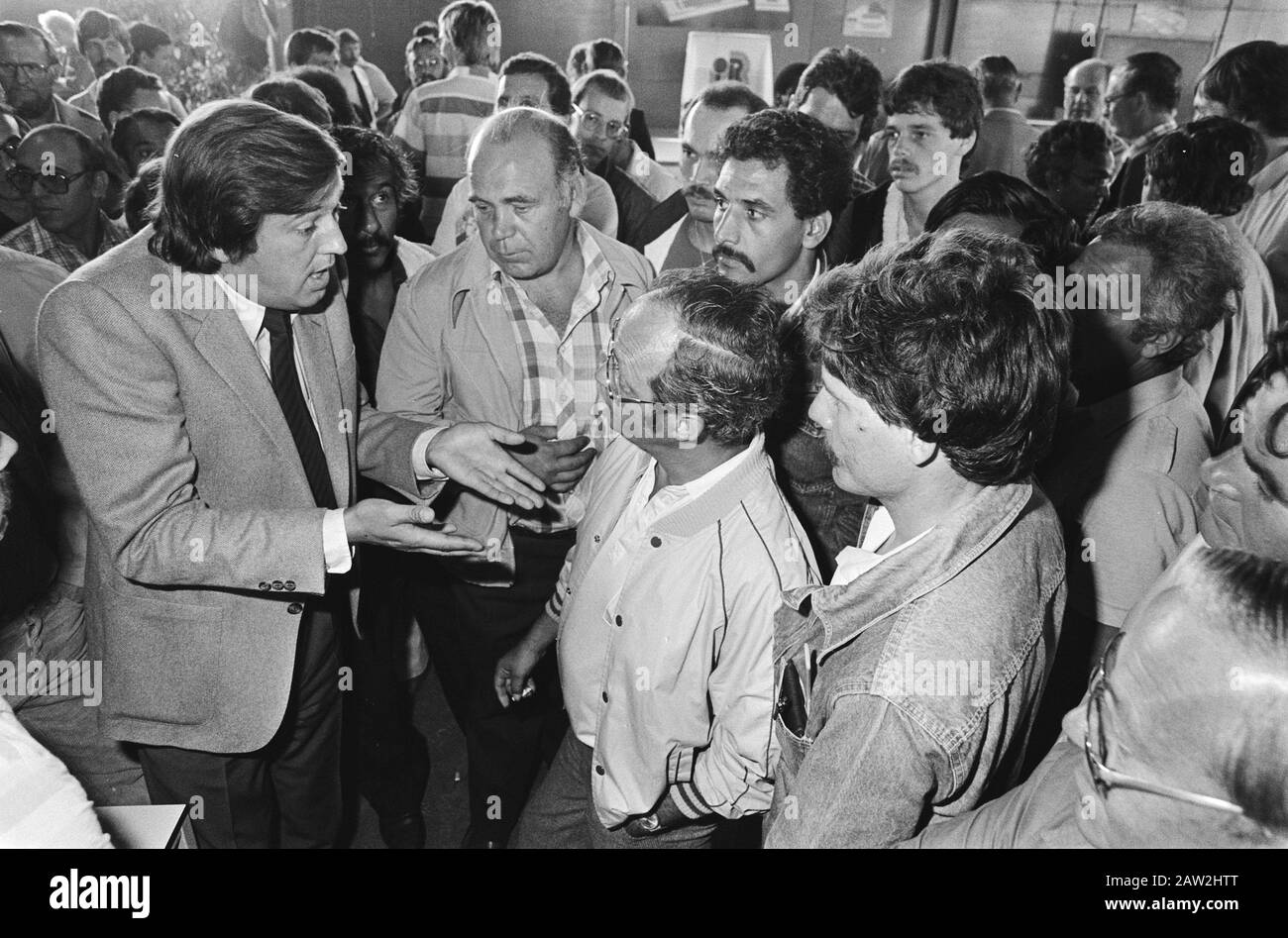 Occupazione della fabbrica di macchine da scrivere BSI a Den Bosch discussione Data: 16 agosto 1983 Località: Den Bosch, Noord-Brabant Parole Chiave: Chiusure di impianti, bezettinggen, imprese, lavoratori Foto Stock