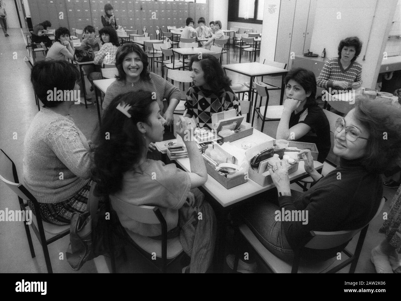 01 gennaio 1984, Berlino: Vista nella sala break del DeTeWe di Berlino-Kreuzberg. (Registrazione non ondulata, migliore qualità dell'immagine possibile) Foto: Paul Glaser/dpa-Zentralbild/ZB Foto Stock