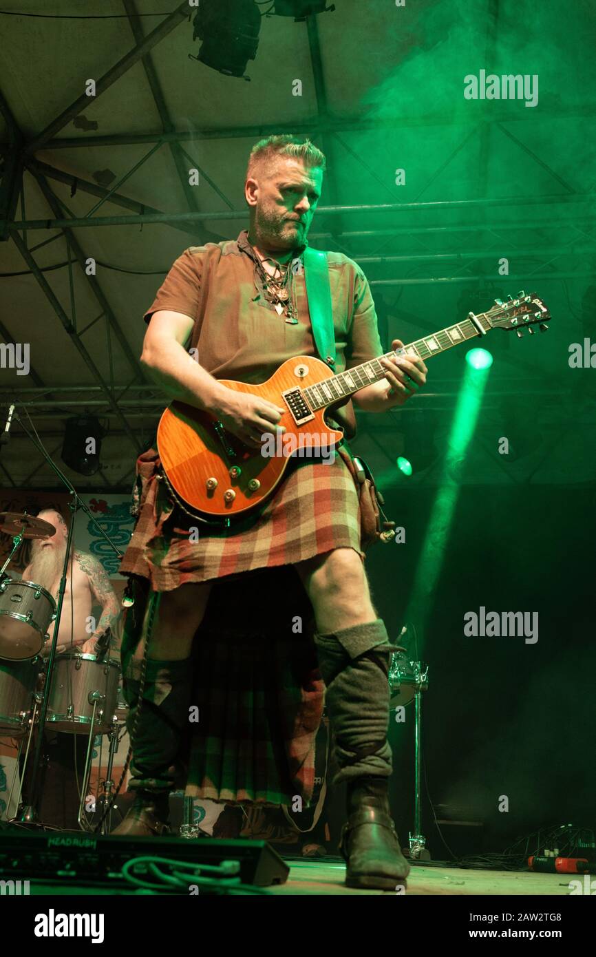 Milano, Italia - 25 aprile 2018: La band folk scozzese Saor Patrol, di Kincardine in Scozia, esibisce l'Insubria Festival di Marcallo con Casone (MI). Br Foto Stock