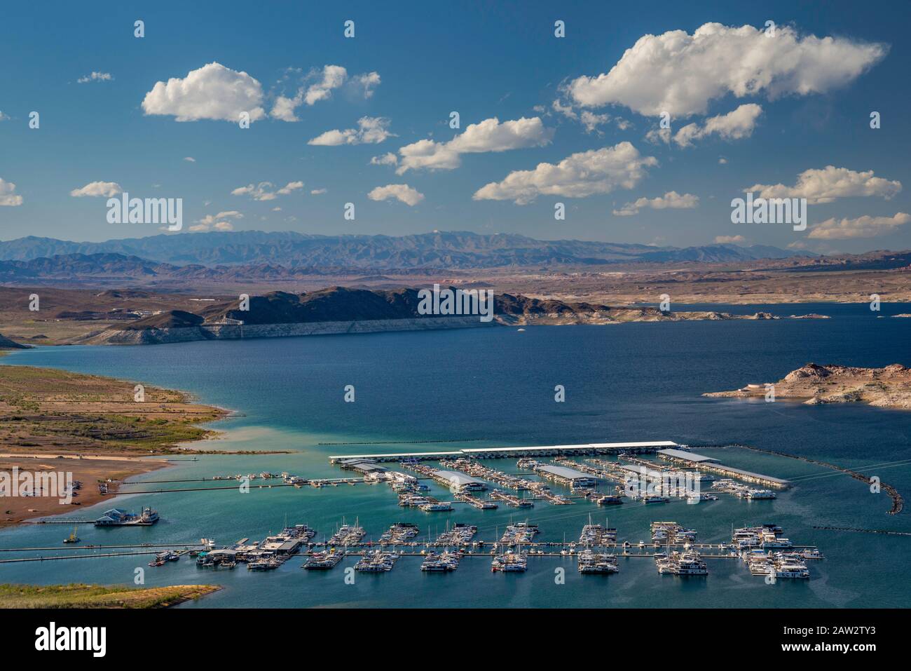 Barche a Marina al Porto di Hemenway, sul Lago Mead, vista dal Lago Di Lakeview Overlook, Lake Mead National Recreation Area, Nevada, USA Foto Stock