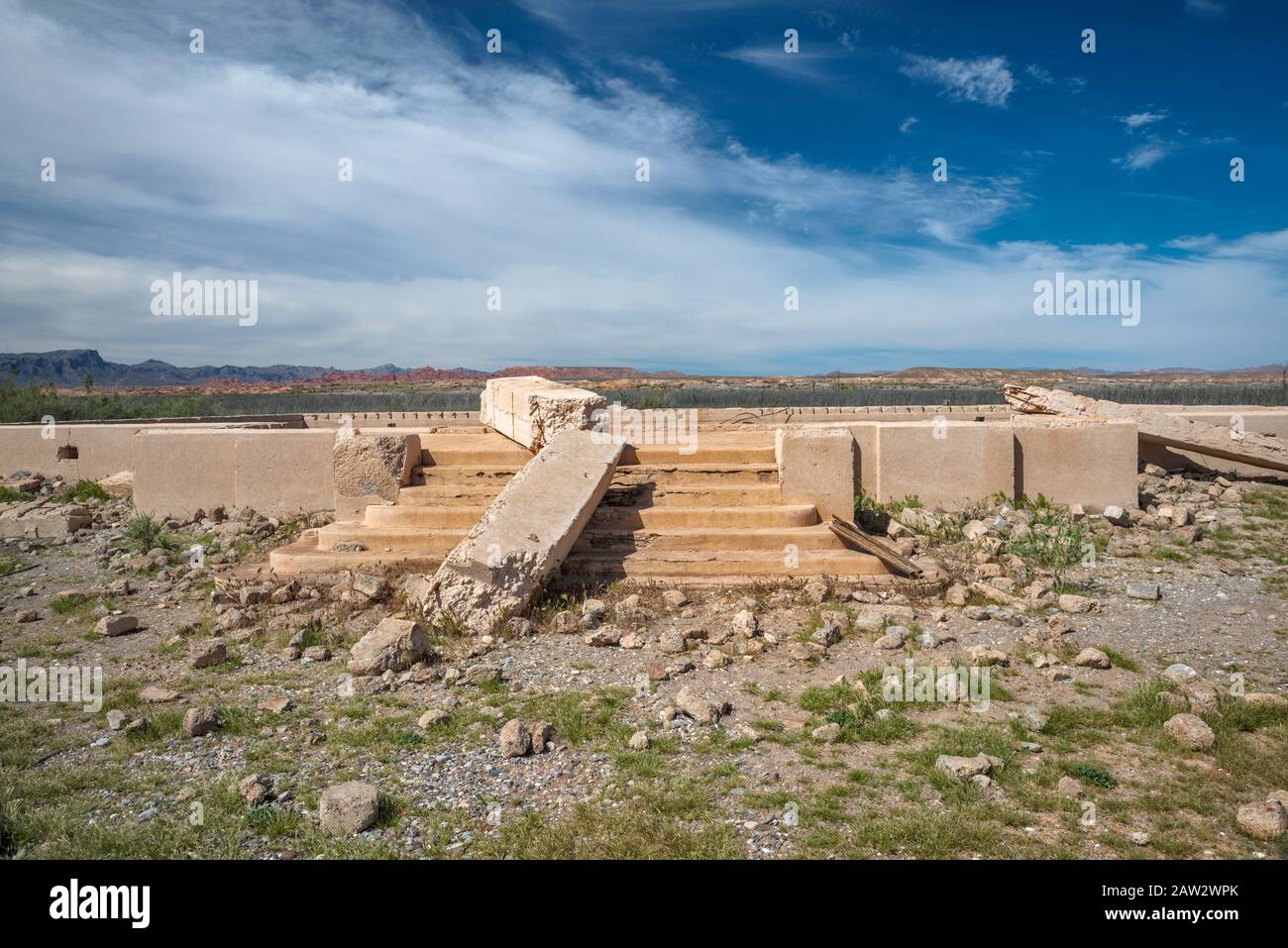 Fondazioni di scuola a St Thomas, città fantasma nella Lake Mead National Recreation Area, Nevada, Stati Uniti Foto Stock