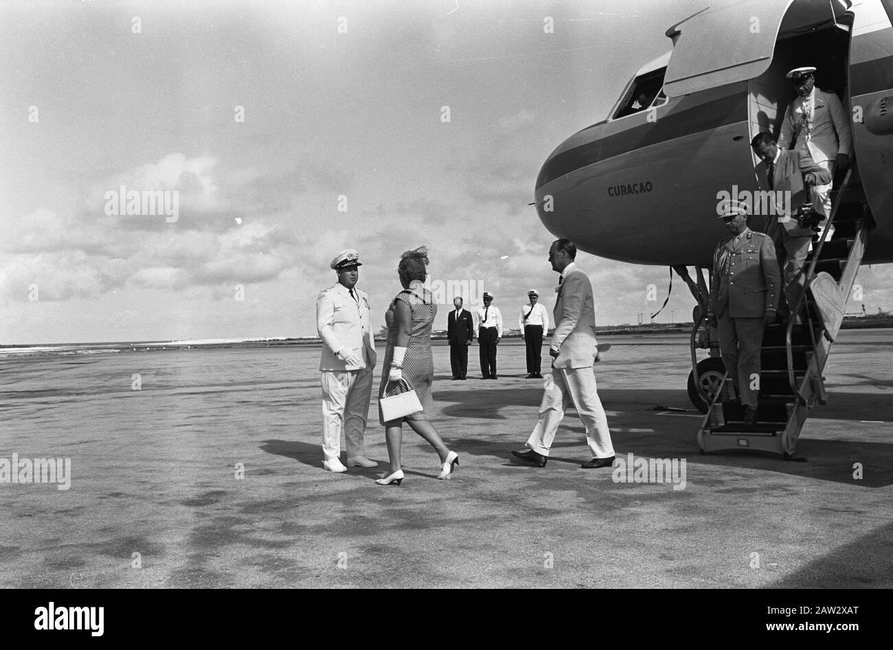 Visita reale ad Aruba, arrivo Princess Beatrix aeroporto Data: 3 Ottobre 1965 luogo: Aruba Parole Chiave: Arrivi, visite, aeroporti Nome Persona: Beatrix, Princess Foto Stock